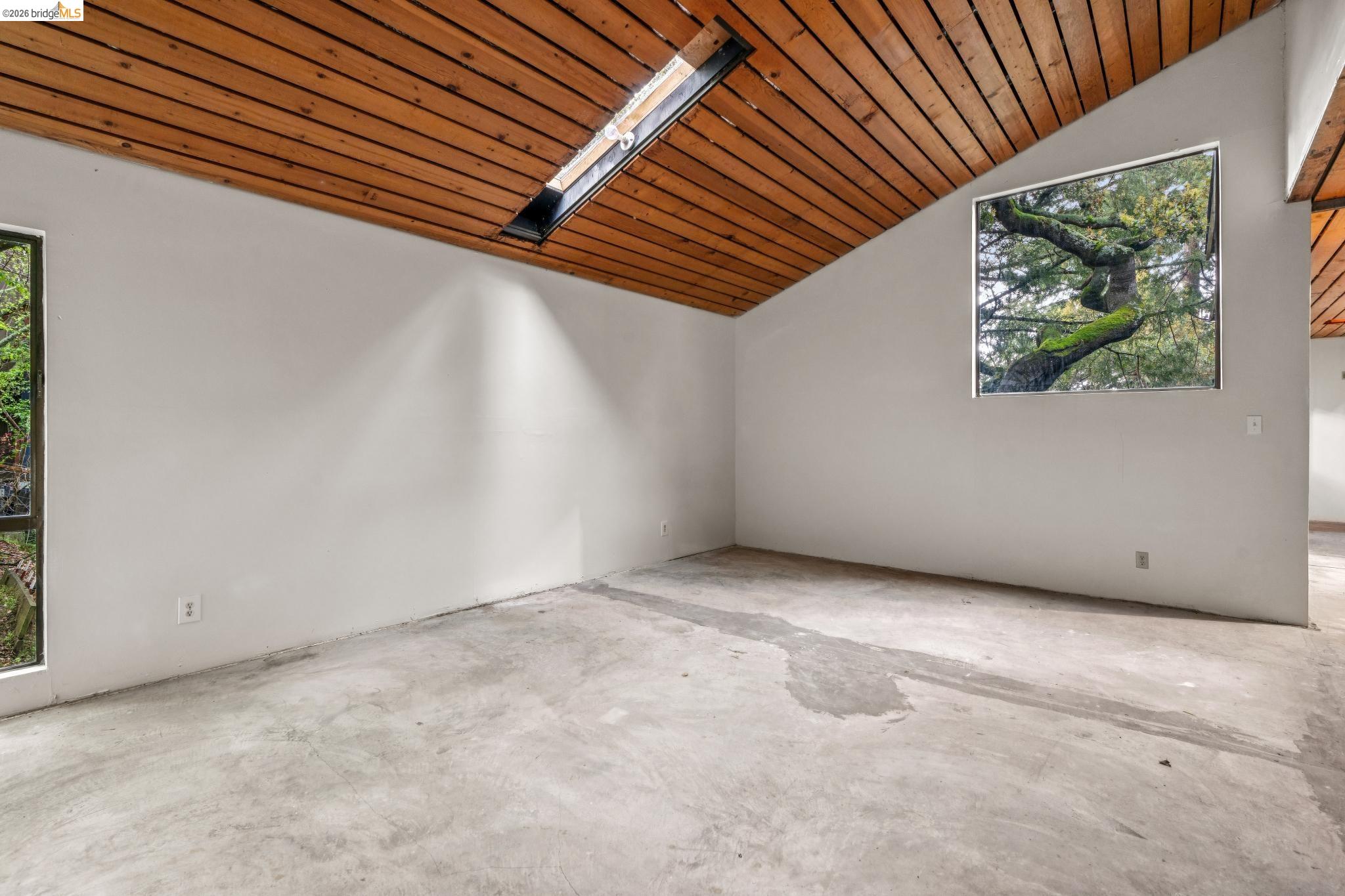 Detail Gallery Image 28 of 60 For 39 Canyon Rd, Berkeley,  CA 94704 - 4 Beds | 3/1 Baths