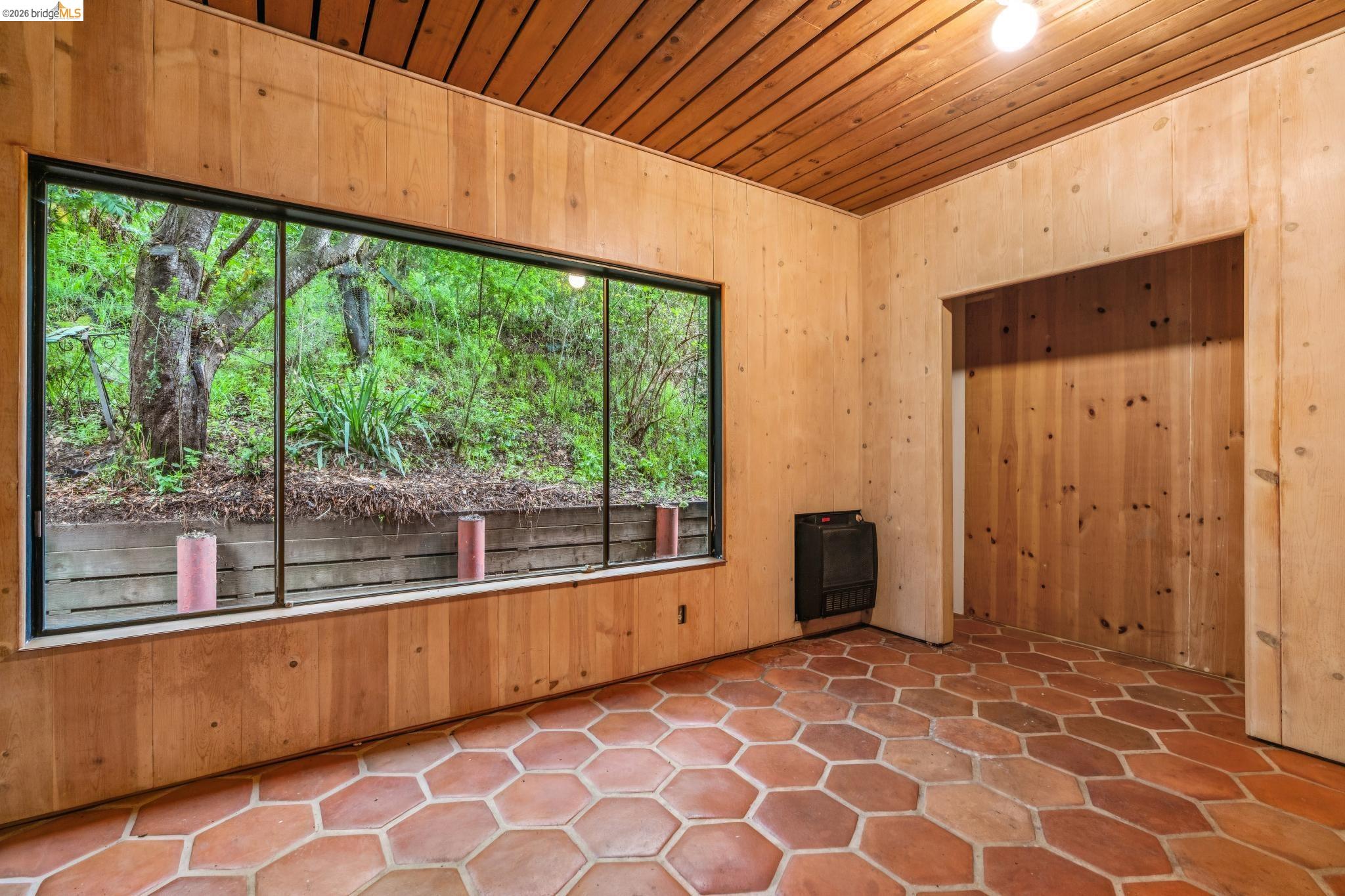 Detail Gallery Image 31 of 60 For 39 Canyon Rd, Berkeley,  CA 94704 - 4 Beds | 3/1 Baths