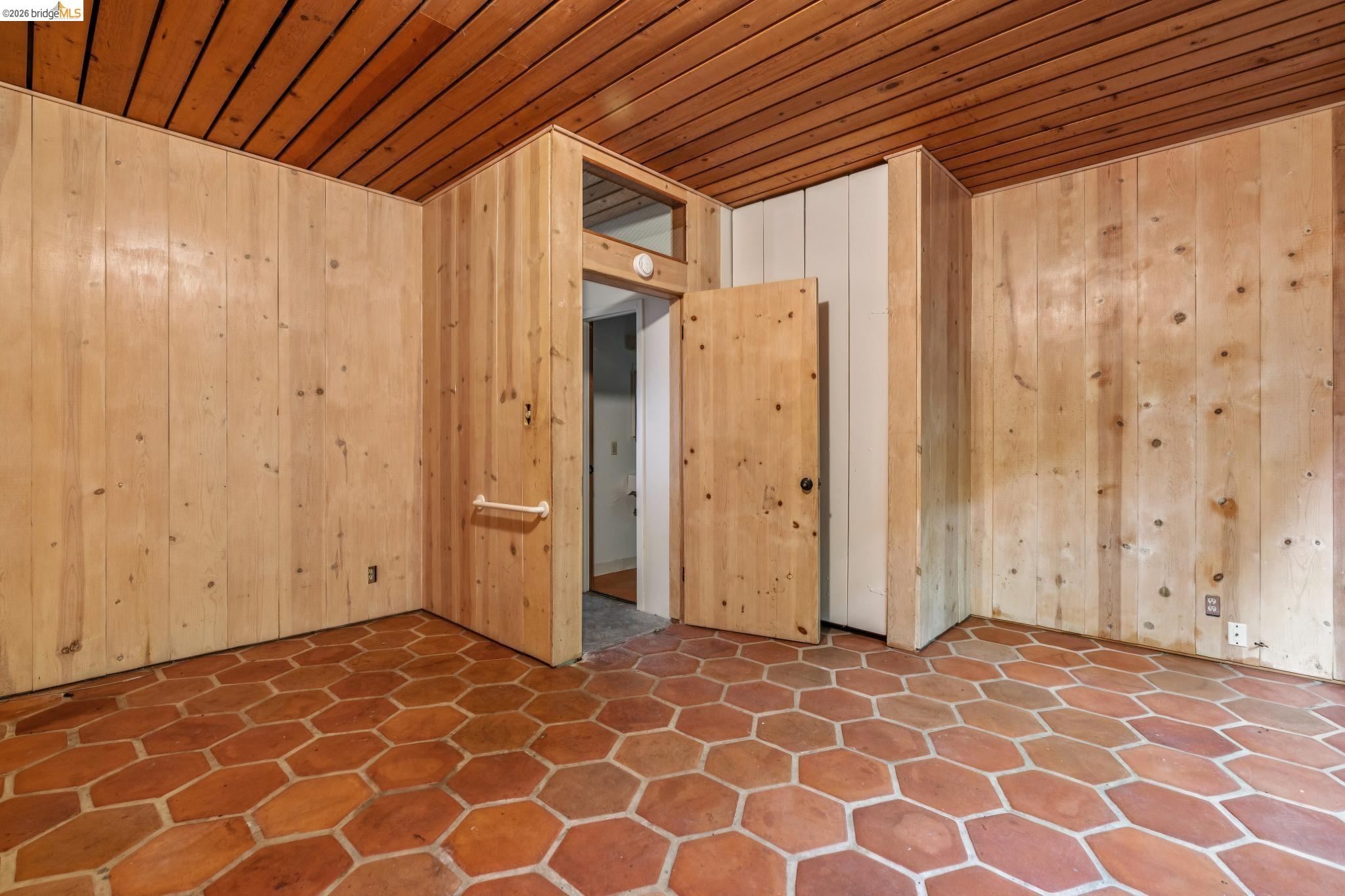 Detail Gallery Image 32 of 60 For 39 Canyon Rd, Berkeley,  CA 94704 - 4 Beds | 3/1 Baths