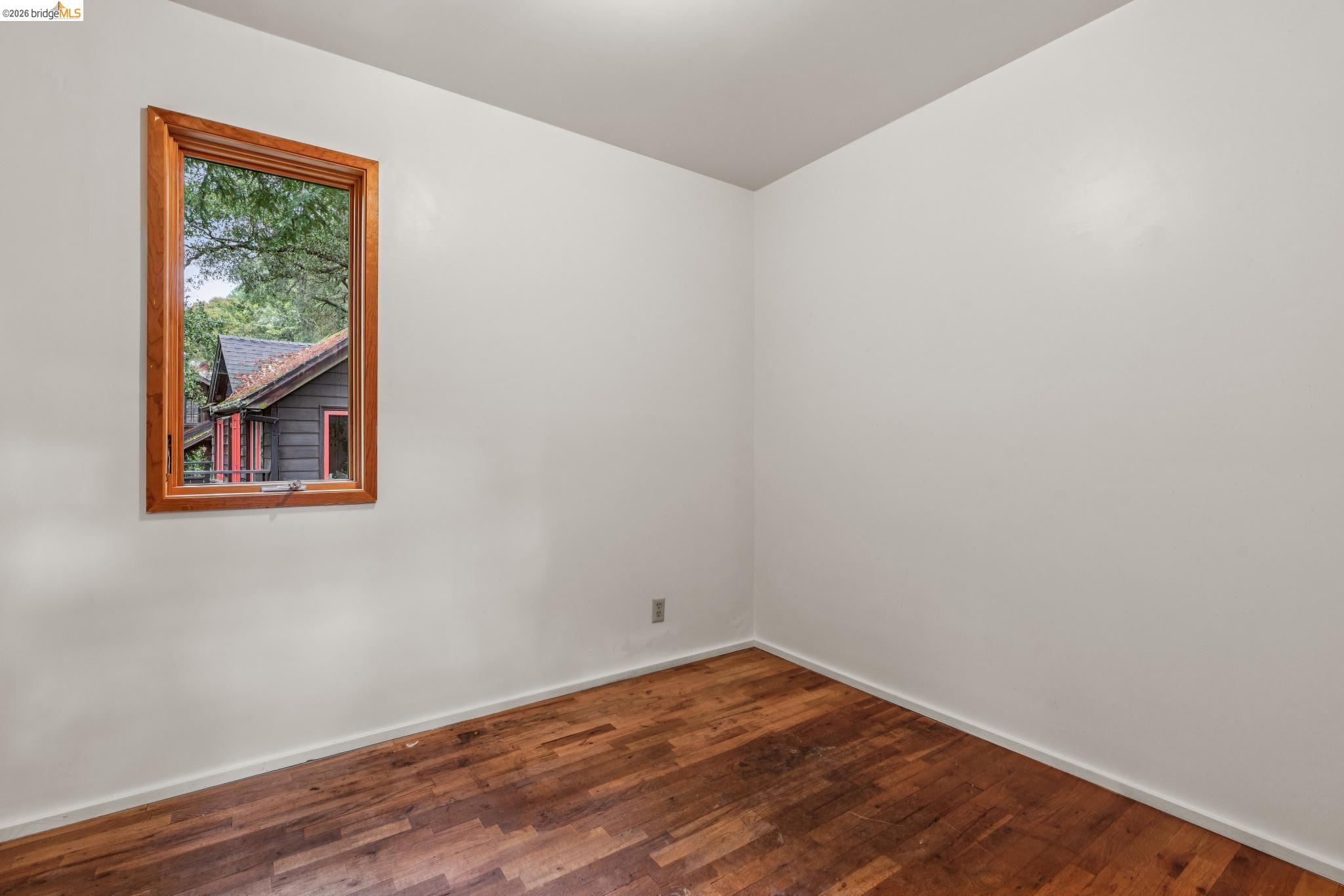 Detail Gallery Image 37 of 60 For 39 Canyon Rd, Berkeley,  CA 94704 - 4 Beds | 3/1 Baths