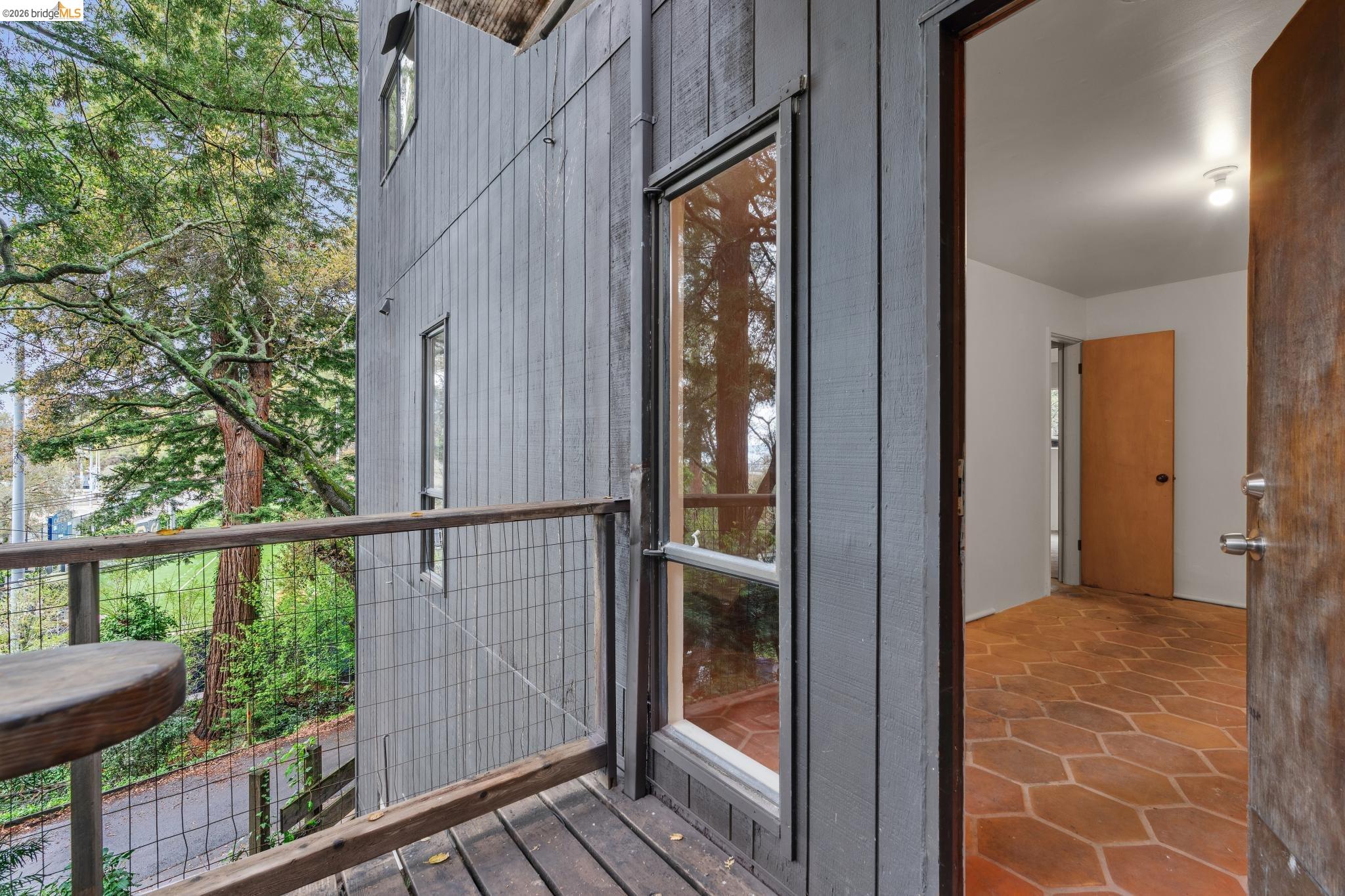Detail Gallery Image 47 of 60 For 39 Canyon Rd, Berkeley,  CA 94704 - 4 Beds | 3/1 Baths