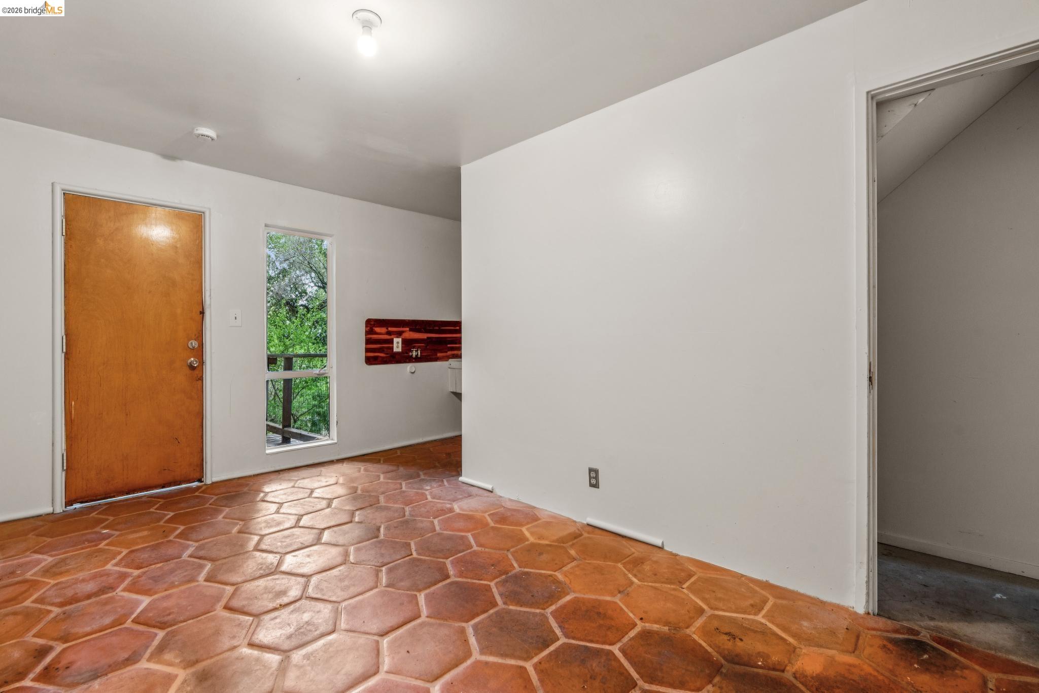 Detail Gallery Image 50 of 60 For 39 Canyon Rd, Berkeley,  CA 94704 - 4 Beds | 3/1 Baths