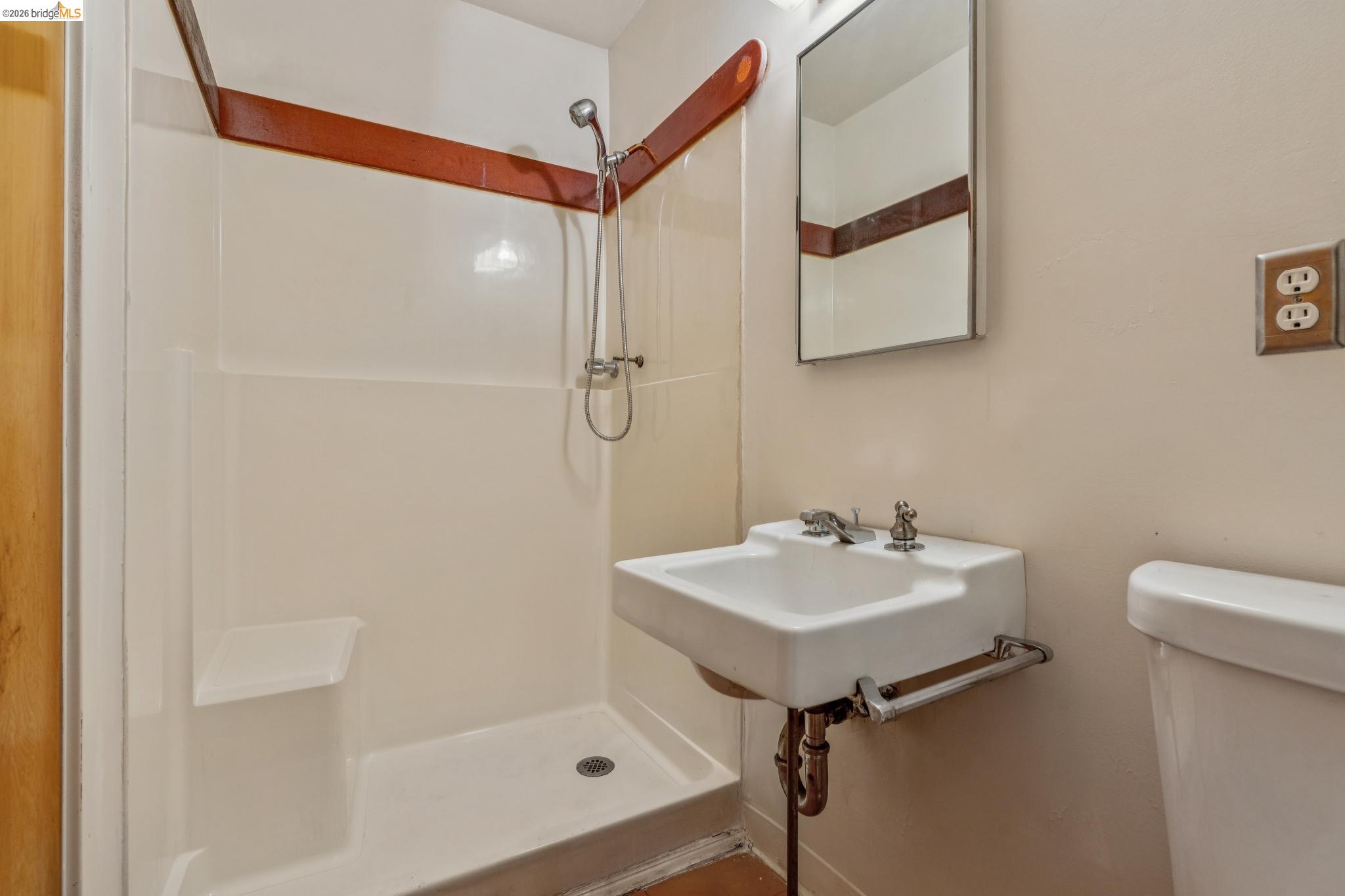 Detail Gallery Image 56 of 60 For 39 Canyon Rd, Berkeley,  CA 94704 - 4 Beds | 3/1 Baths