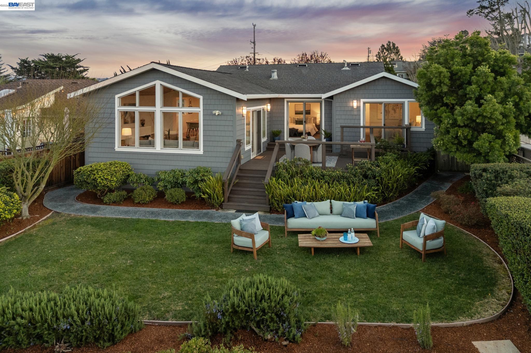 Detail Gallery Image 2 of 47 For 3146 Aylesbury Court, Castro Valley,  CA 94546 - 3 Beds | 2 Baths