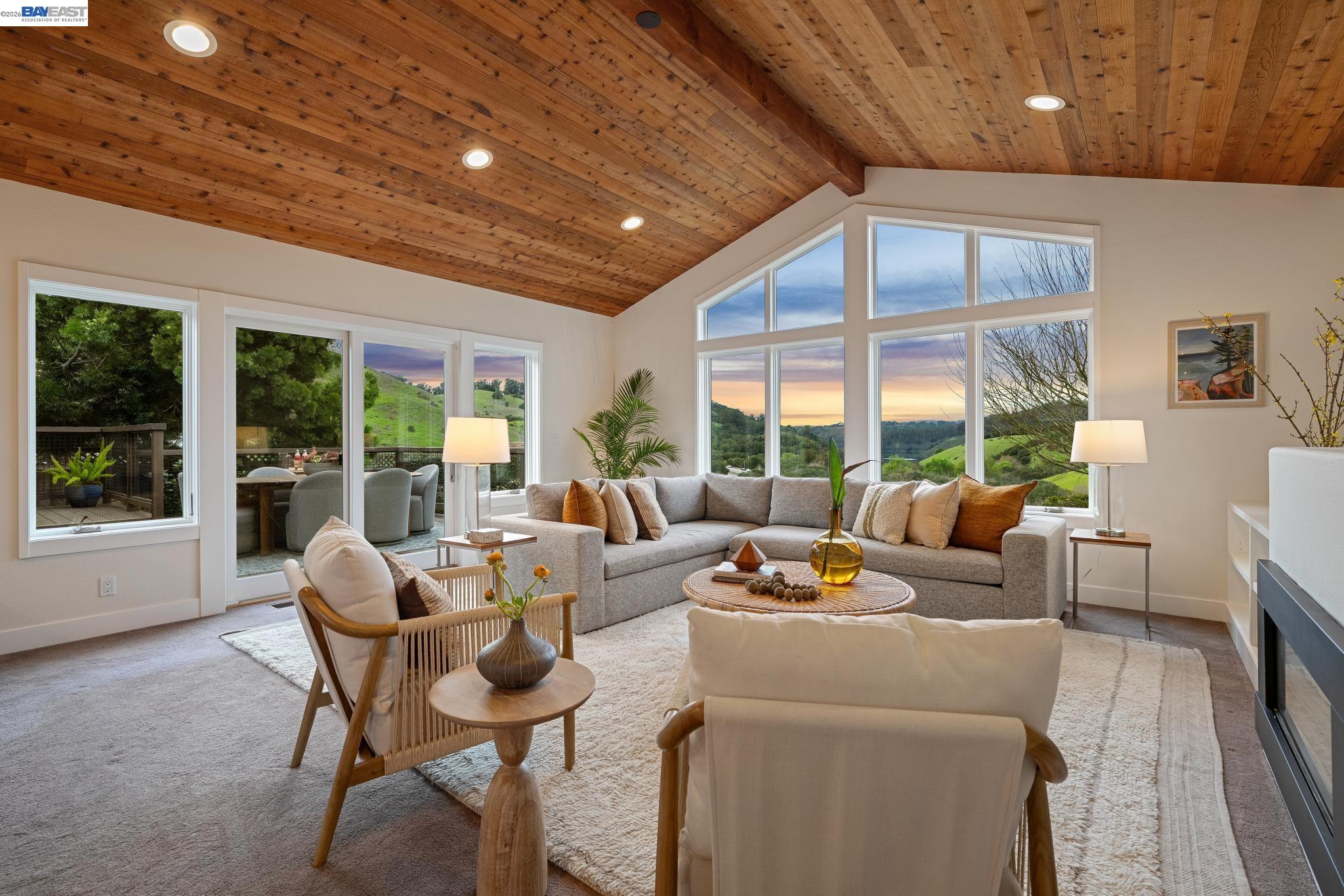 Detail Gallery Image 3 of 47 For 3146 Aylesbury Court, Castro Valley,  CA 94546 - 3 Beds | 2 Baths