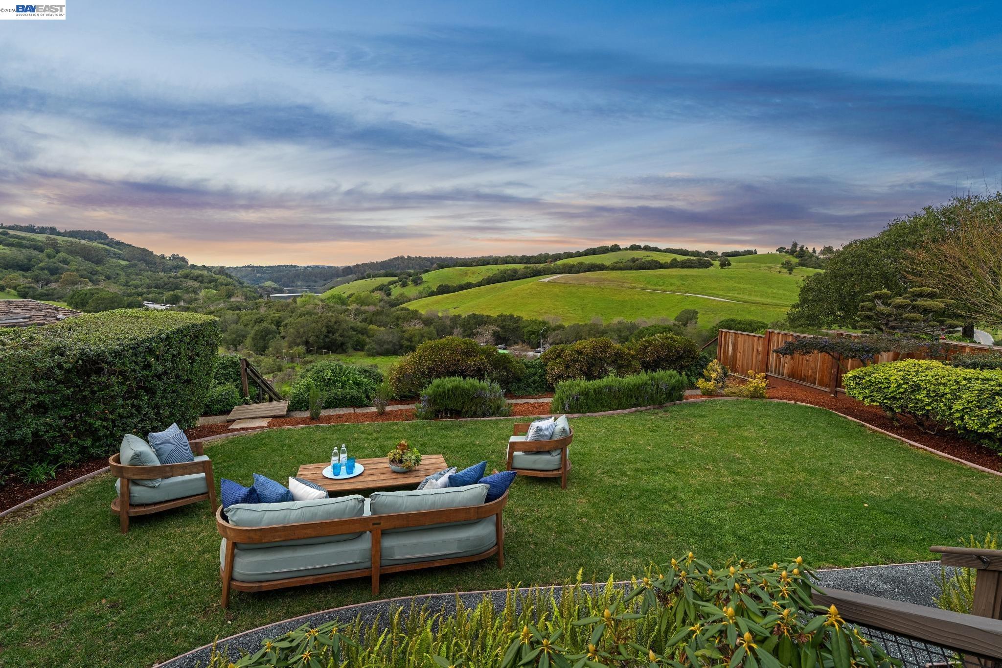 Detail Gallery Image 45 of 47 For 3146 Aylesbury Court, Castro Valley,  CA 94546 - 3 Beds | 2 Baths