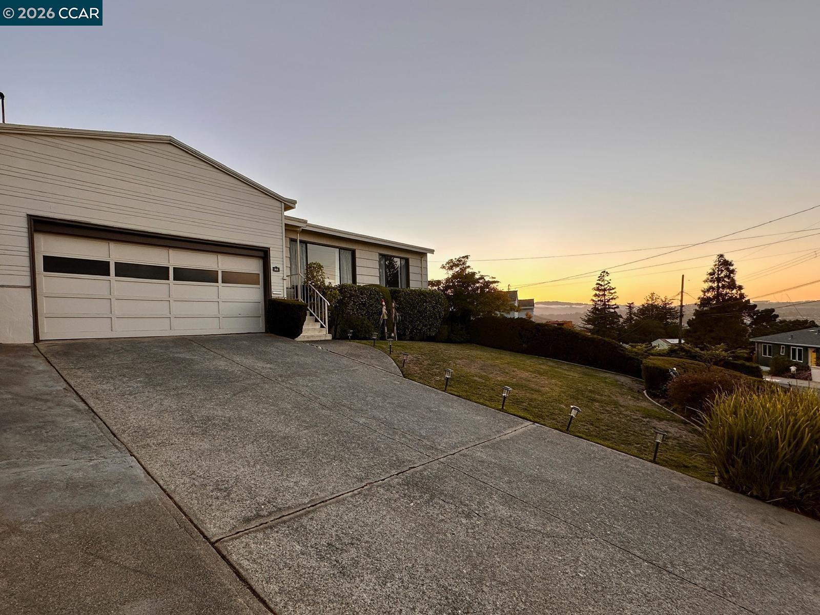 Front Image Thumbnail for CC41126059