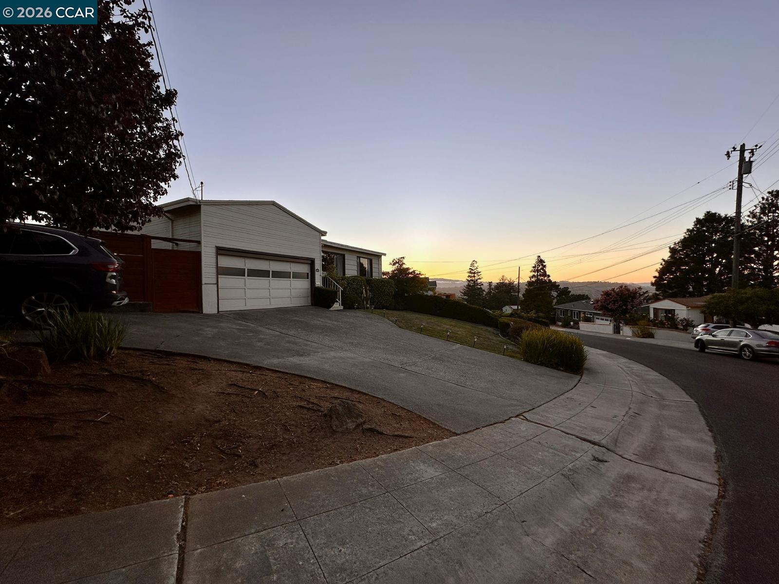 Detail Gallery Image 2 of 28 For 325 Landfair Ave, San Mateo,  CA 94403 - 2 Beds | 1 Baths