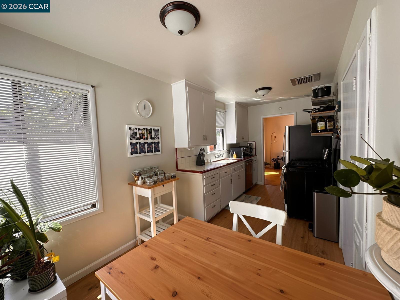 Detail Gallery Image 11 of 28 For 325 Landfair Ave, San Mateo,  CA 94403 - 2 Beds | 1 Baths