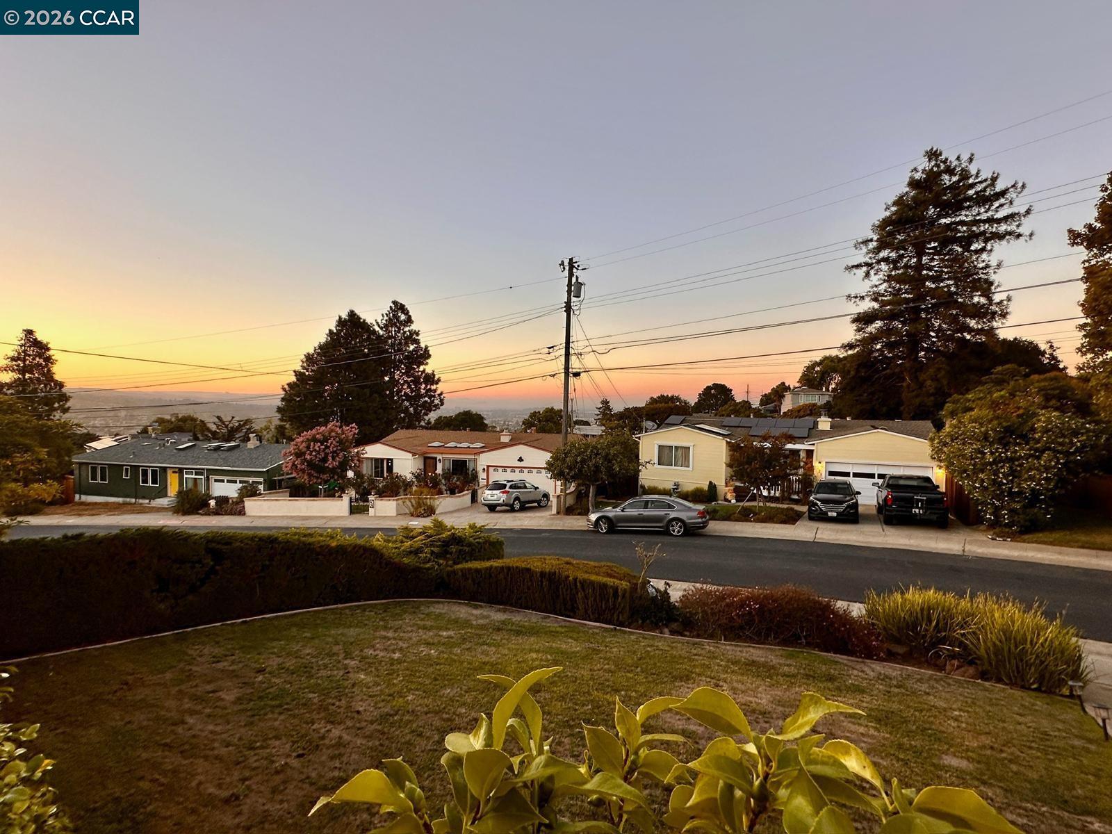 Detail Gallery Image 3 of 28 For 325 Landfair Ave, San Mateo,  CA 94403 - 2 Beds | 1 Baths