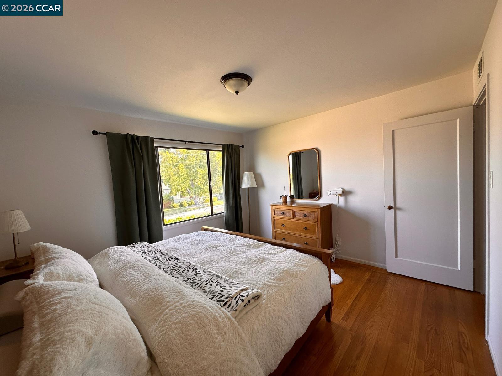 Detail Gallery Image 5 of 28 For 325 Landfair Ave, San Mateo,  CA 94403 - 2 Beds | 1 Baths