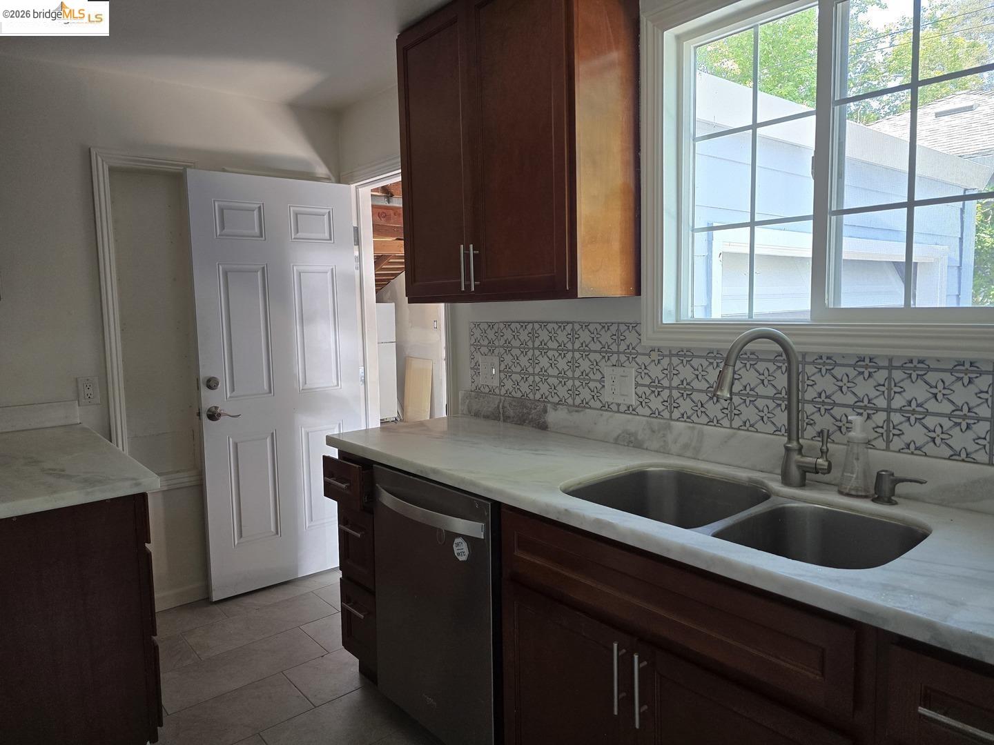 Detail Gallery Image 16 of 32 For 241 Humboldt St, San Rafael,  CA 94901 - 2 Beds | 1 Baths