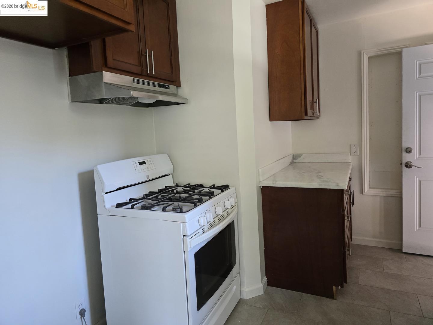 Detail Gallery Image 5 of 32 For 241 Humboldt St, San Rafael,  CA 94901 - 2 Beds | 1 Baths