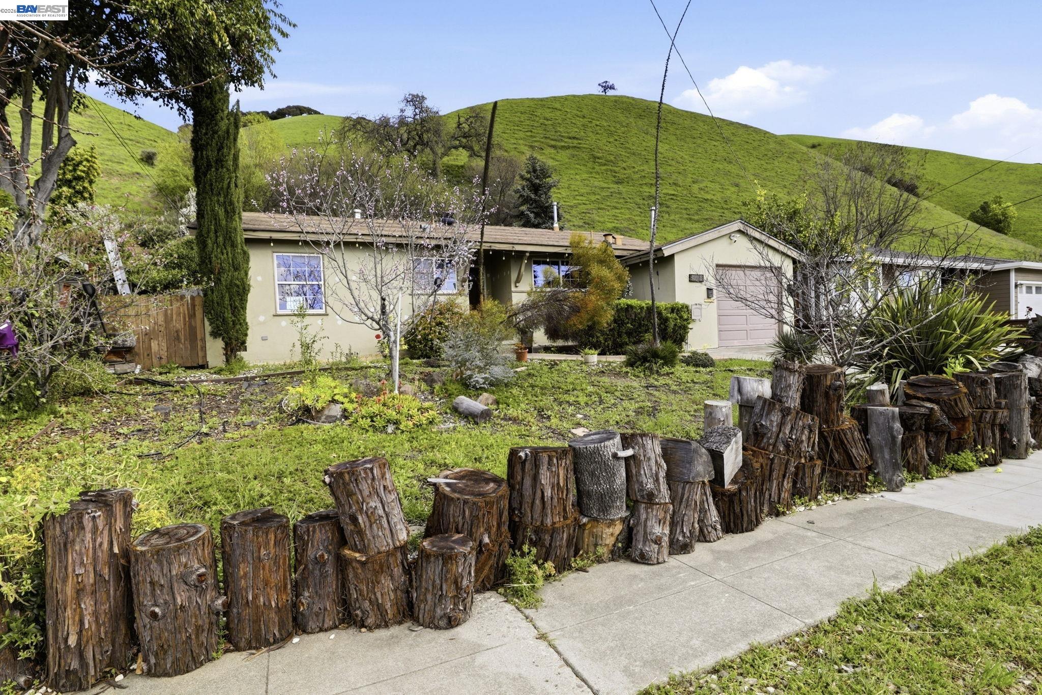 Detail Gallery Image 1 of 29 For 38380 Canyon Heights Dr, Fremont,  CA 94536 - 3 Beds | 1/1 Baths