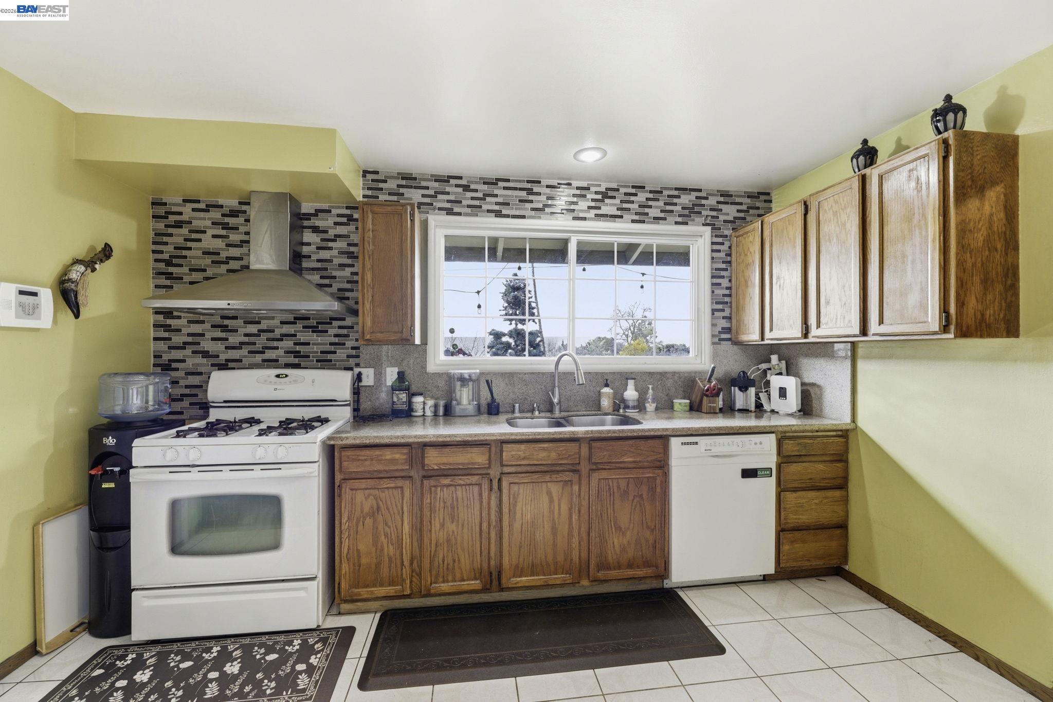 Detail Gallery Image 11 of 29 For 38380 Canyon Heights Dr, Fremont,  CA 94536 - 3 Beds | 1/1 Baths