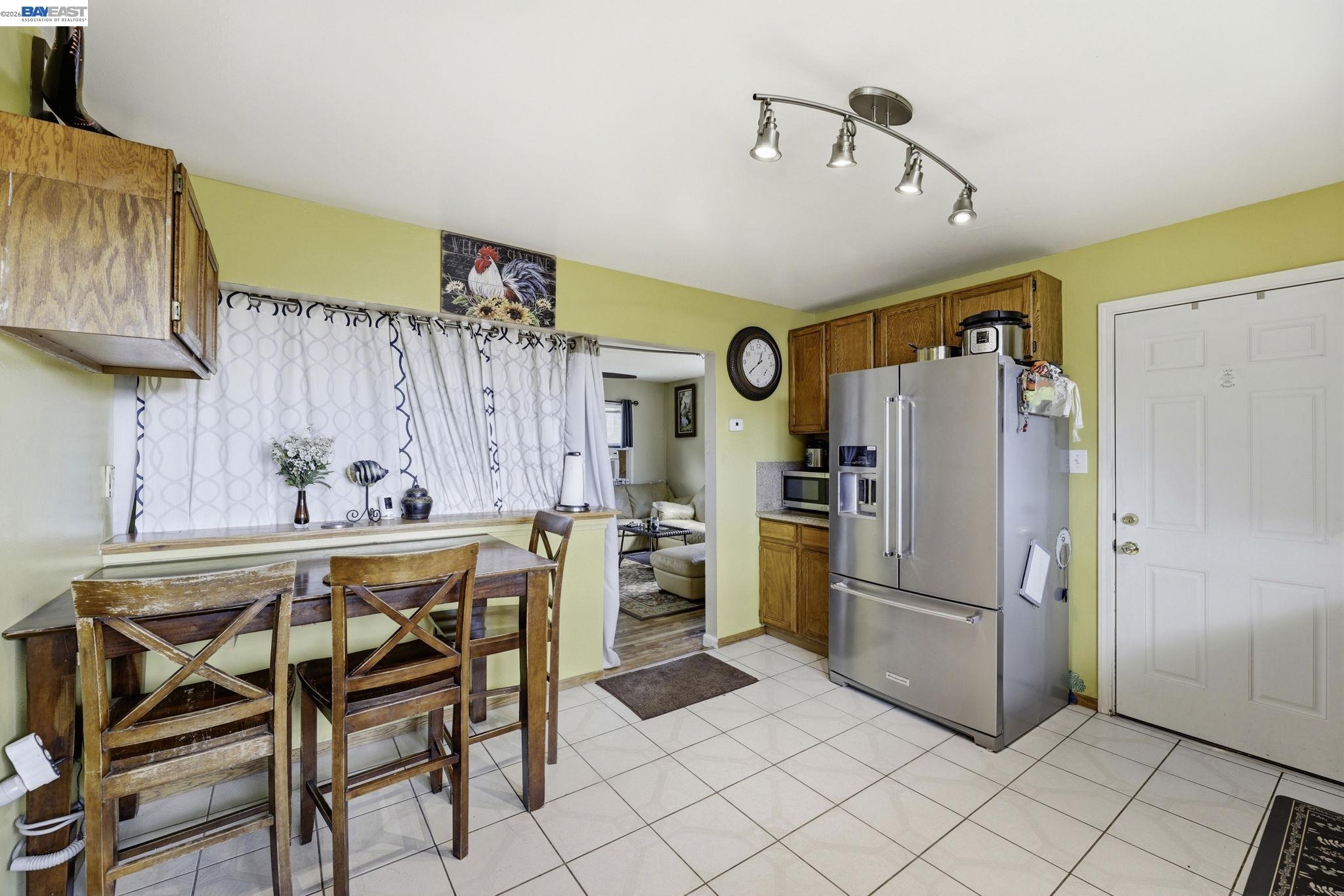 Detail Gallery Image 9 of 29 For 38380 Canyon Heights Dr, Fremont,  CA 94536 - 3 Beds | 1/1 Baths