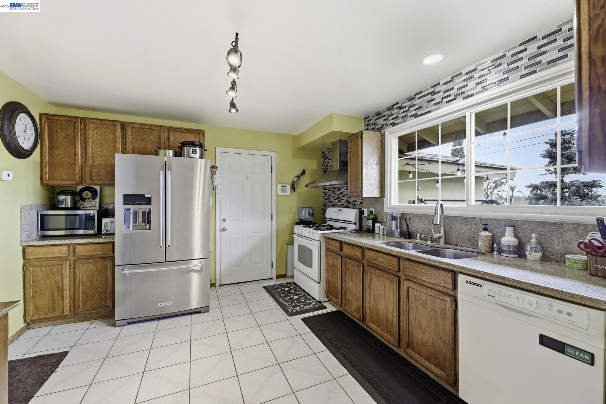 Detail Gallery Image 10 of 29 For 38380 Canyon Heights Dr, Fremont,  CA 94536 - 3 Beds | 1/1 Baths