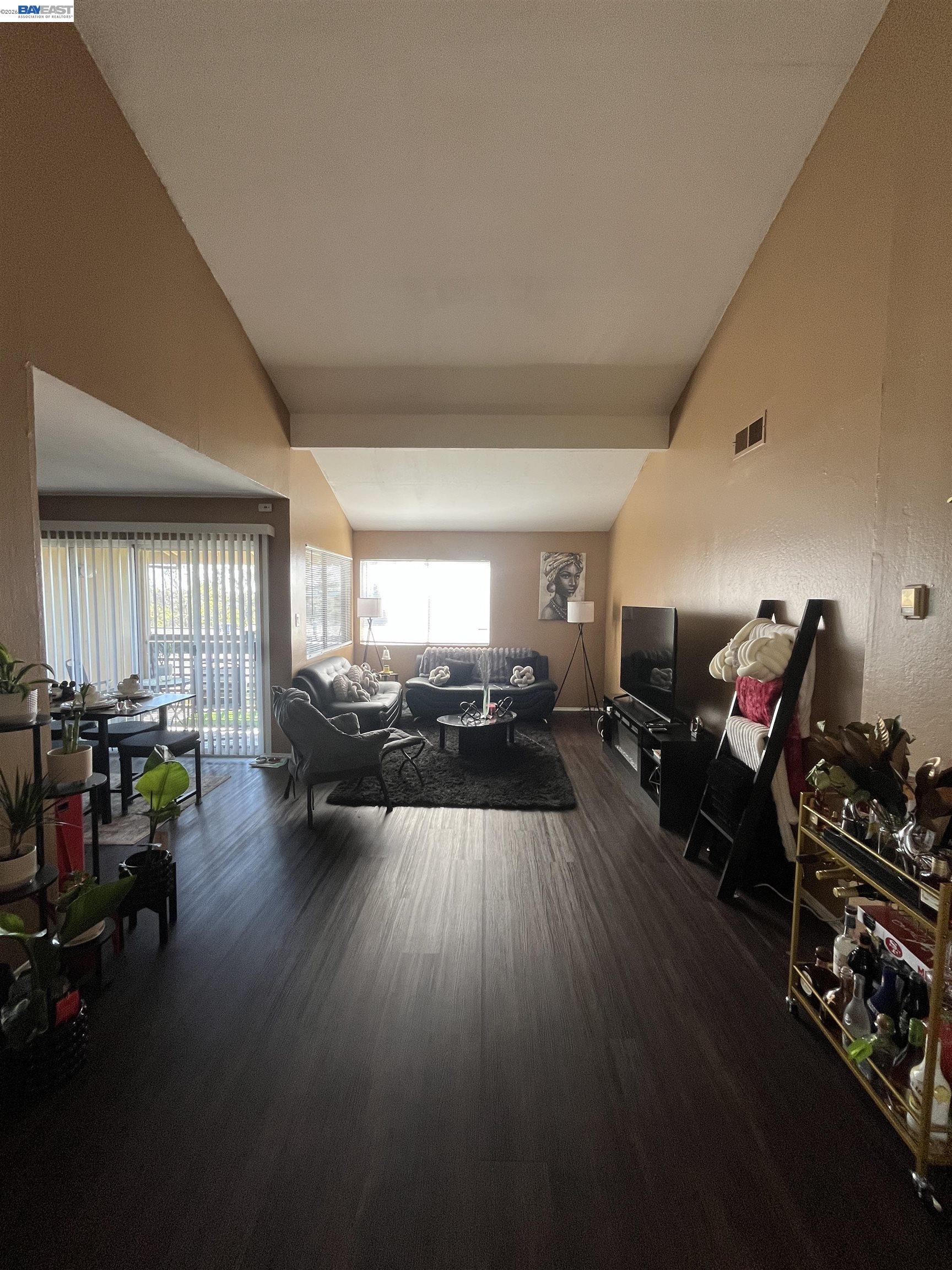 Detail Gallery Image 2 of 22 For 355 Parkview Ter a-8,  Vallejo,  CA 94589 - 3 Beds | 2 Baths