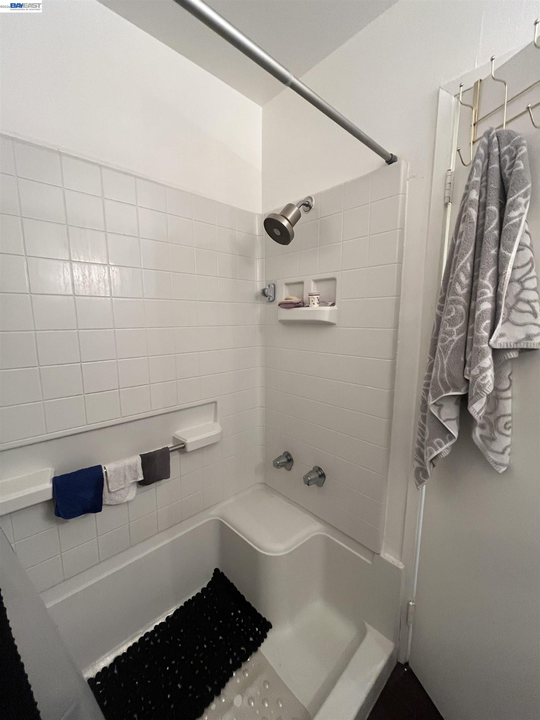 Detail Gallery Image 13 of 22 For 355 Parkview Ter a-8,  Vallejo,  CA 94589 - 3 Beds | 2 Baths