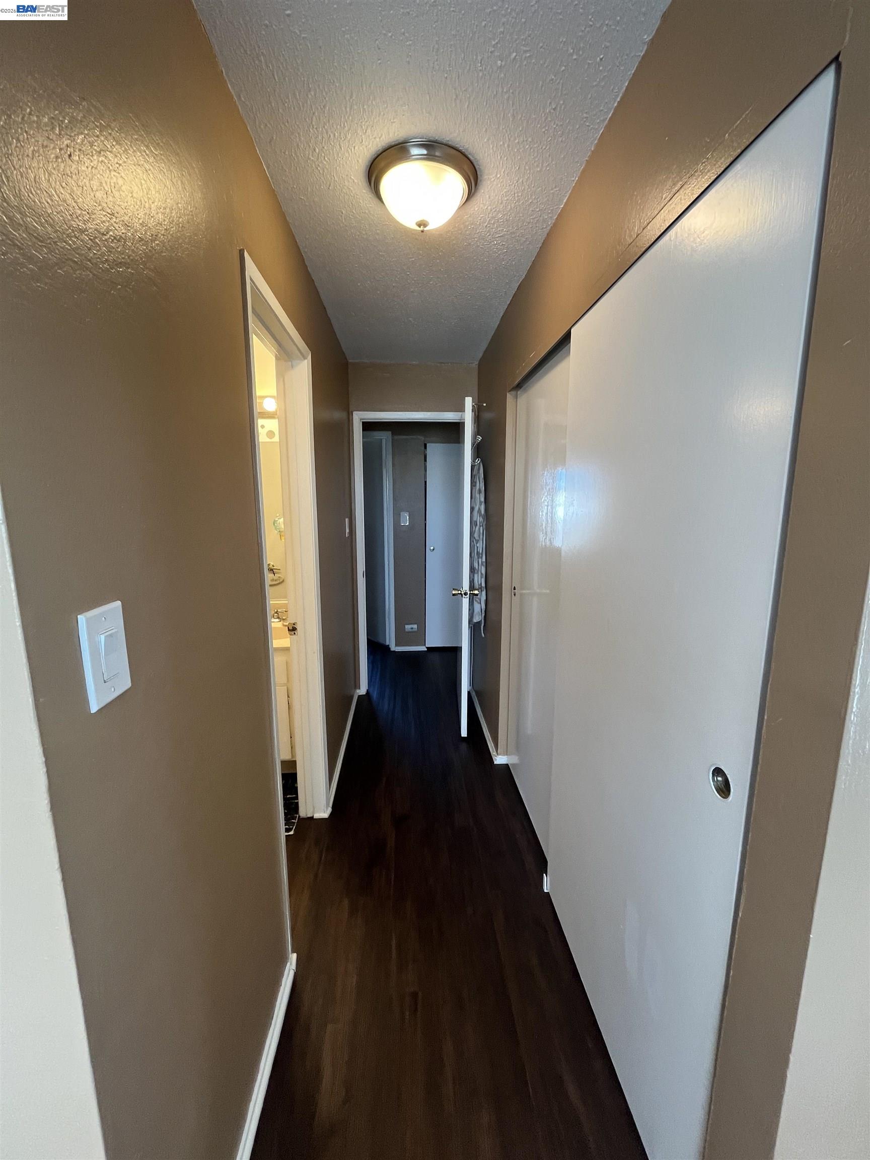 Detail Gallery Image 4 of 22 For 355 Parkview Ter a-8,  Vallejo,  CA 94589 - 3 Beds | 2 Baths