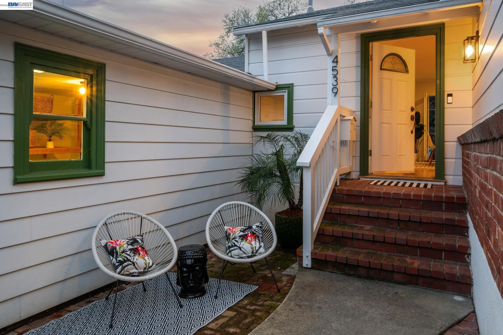 Detail Gallery Image 5 of 41 For 4539 Elinora Avenue, Oakland,  CA 94619 - 3 Beds | 2 Baths