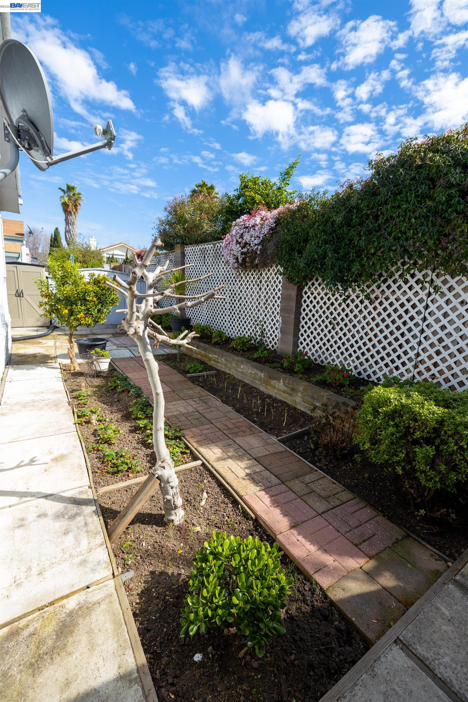 Detail Gallery Image 26 of 37 For 1438 Buckingham Way, Hayward,  CA 94544 - 2 Beds | 2 Baths