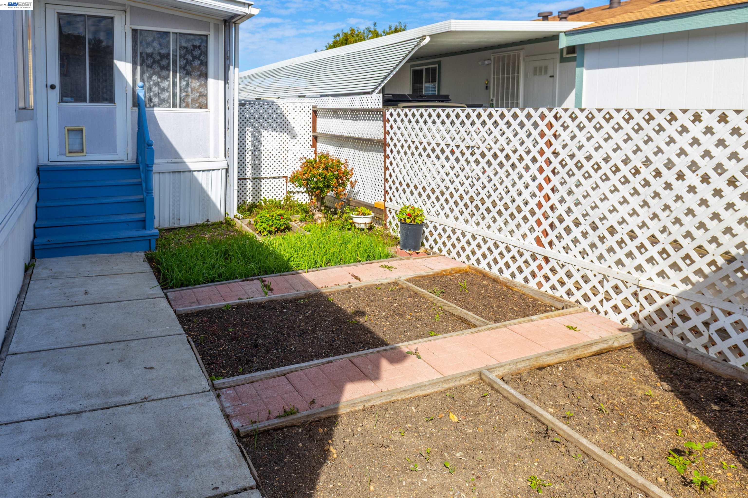 Detail Gallery Image 28 of 37 For 1438 Buckingham Way, Hayward,  CA 94544 - 2 Beds | 2 Baths