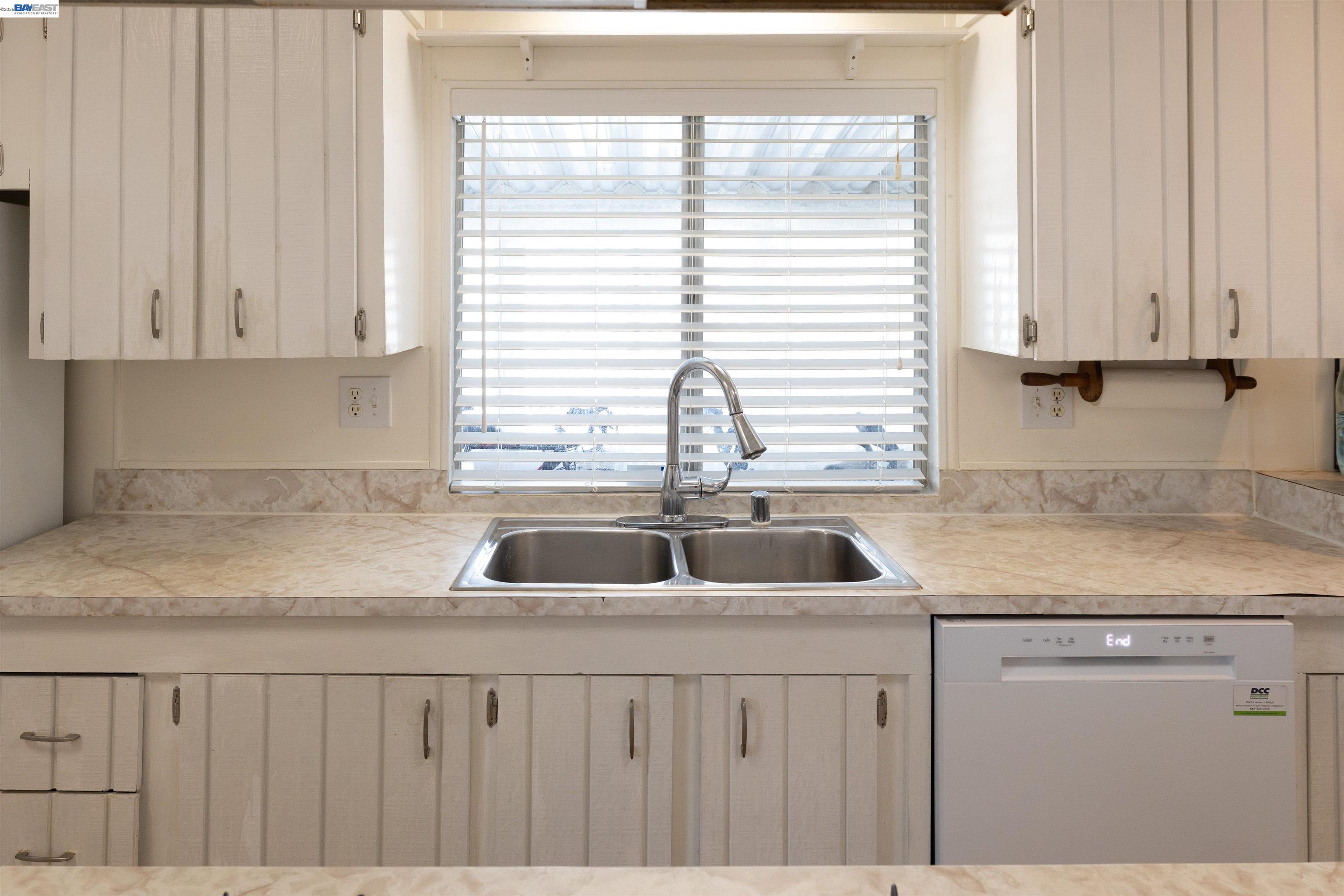 Detail Gallery Image 4 of 37 For 1438 Buckingham Way, Hayward,  CA 94544 - 2 Beds | 2 Baths