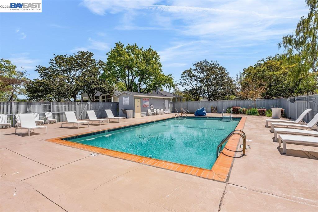 Detail Gallery Image 38 of 39 For 1438 Buckingham Way, Hayward,  CA 94544 - 2 Beds | 2 Baths