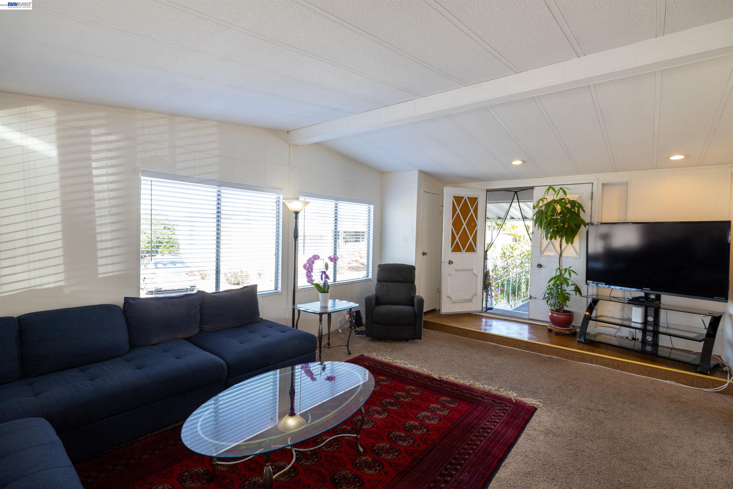Detail Gallery Image 8 of 37 For 1438 Buckingham Way, Hayward,  CA 94544 - 2 Beds | 2 Baths