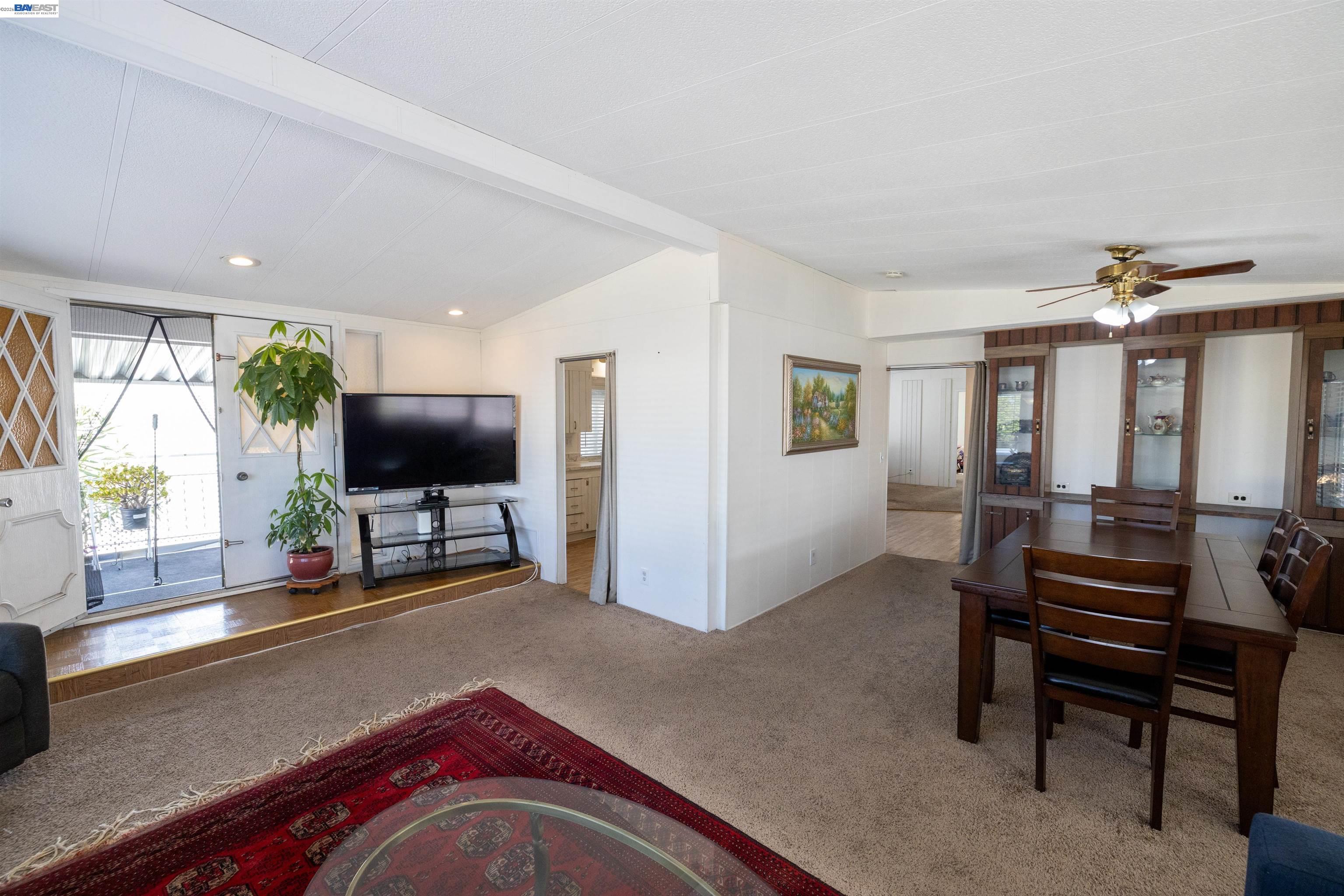 Detail Gallery Image 9 of 37 For 1438 Buckingham Way, Hayward,  CA 94544 - 2 Beds | 2 Baths