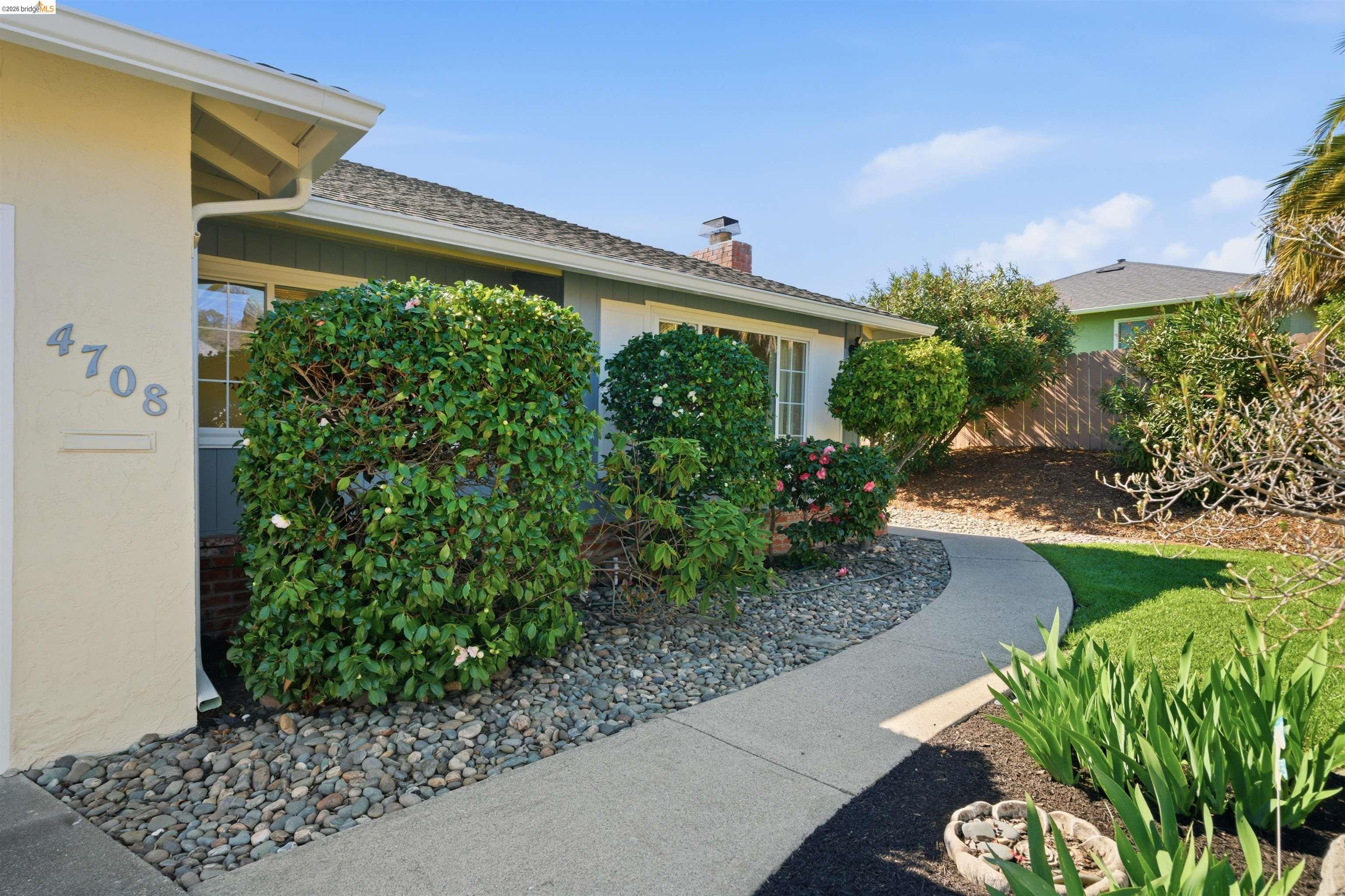 Detail Gallery Image 3 of 60 For 4708 Westwood Ct, Richmond,  CA 94803 - 4 Beds | 2 Baths