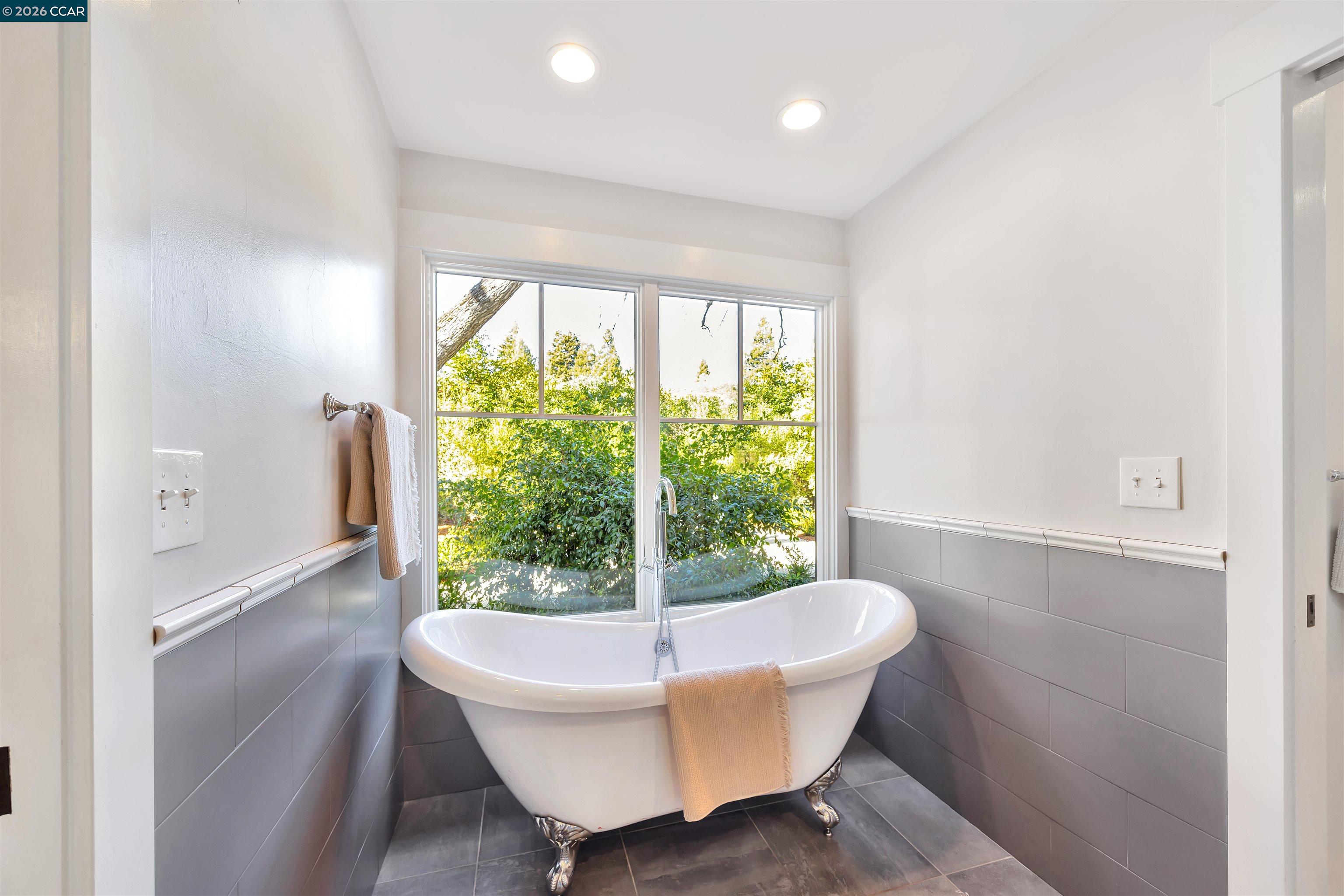 Detail Gallery Image 23 of 53 For 942 Raintree Pl, Lafayette,  CA 94549 - 5 Beds | 3/1 Baths