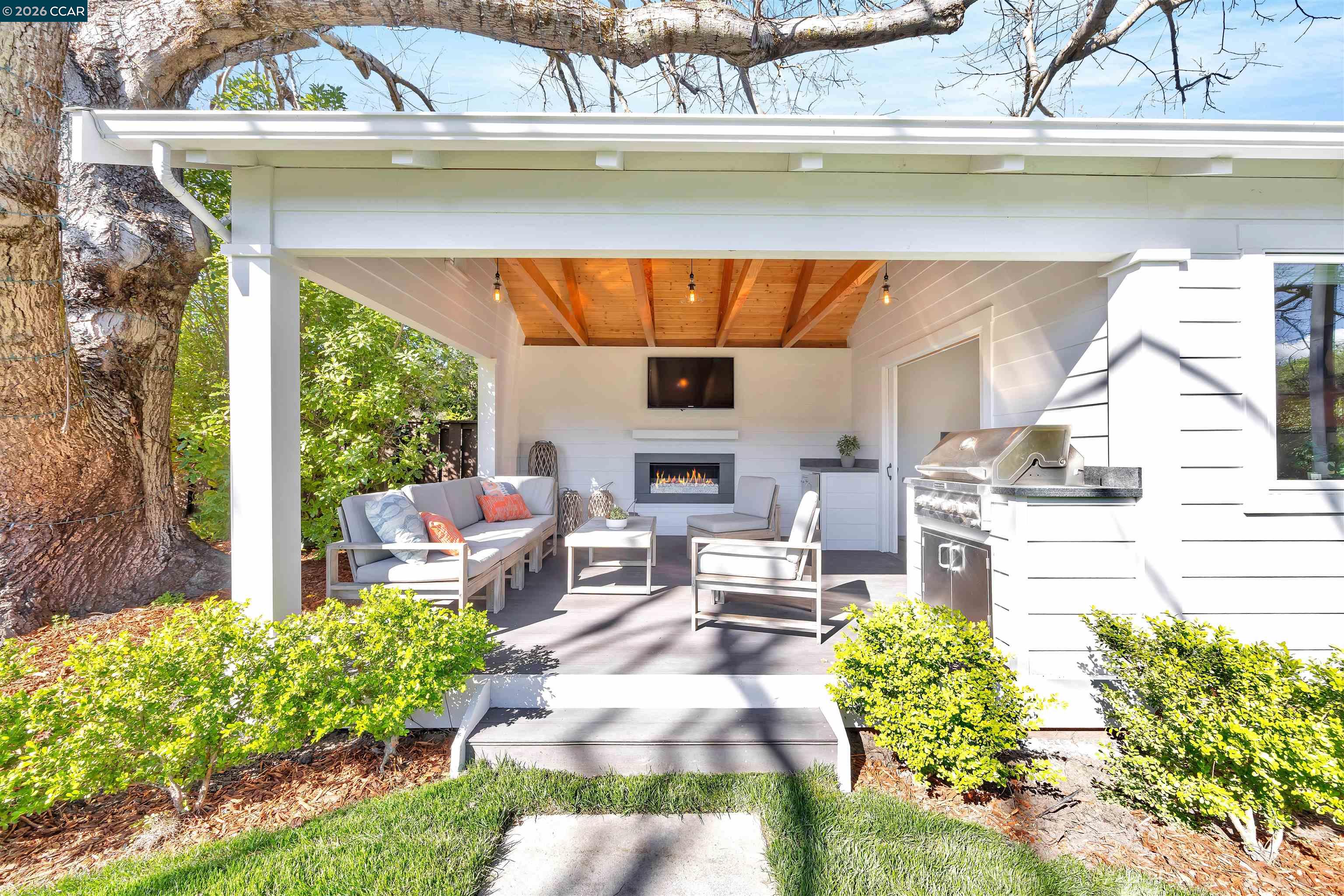 Detail Gallery Image 38 of 53 For 942 Raintree Pl, Lafayette,  CA 94549 - 5 Beds | 3/1 Baths