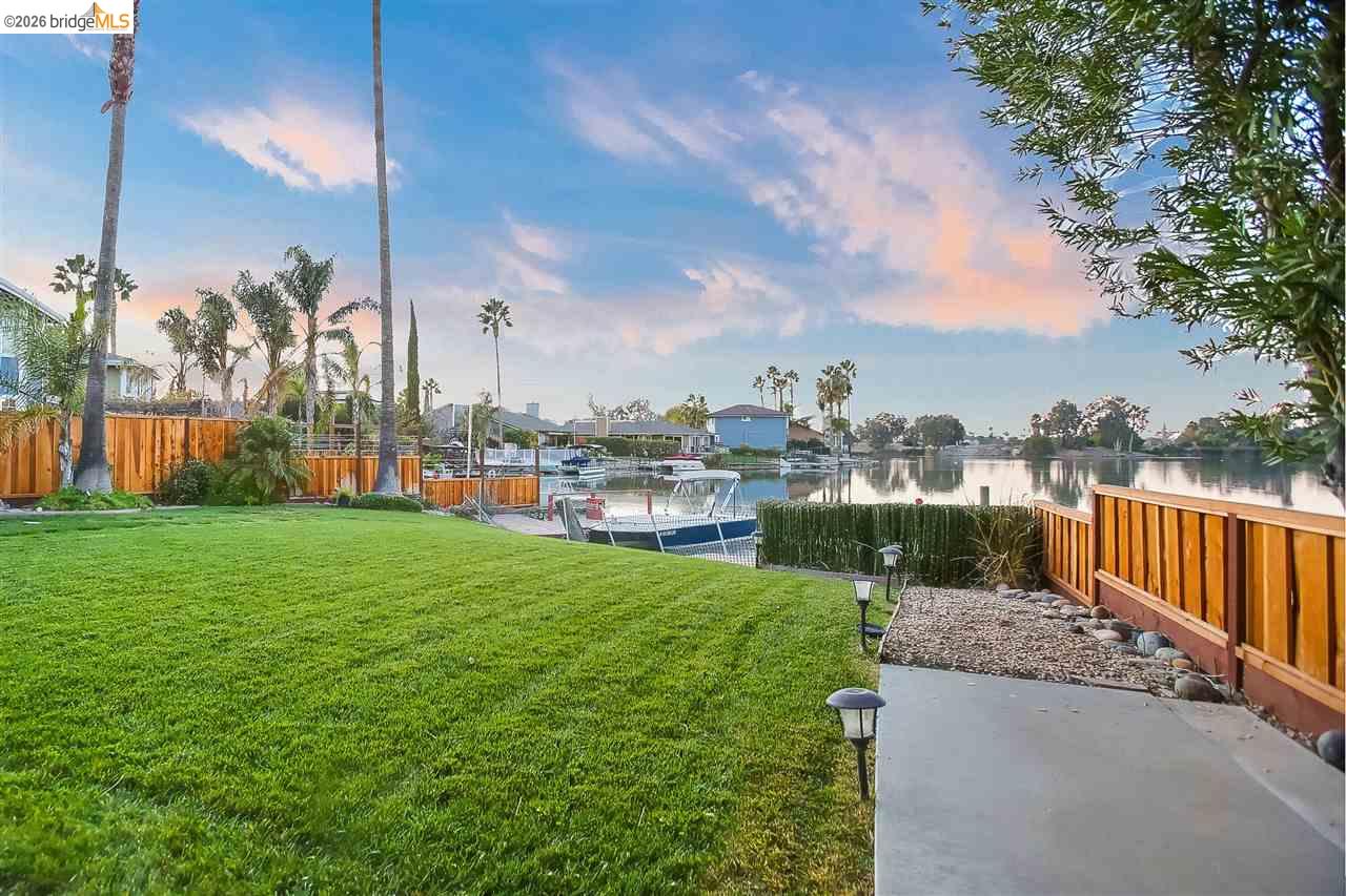 Detail Gallery Image 7 of 34 For 5545 Drakes Ct, Discovery Bay,  CA 94505 - 3 Beds | 2 Baths