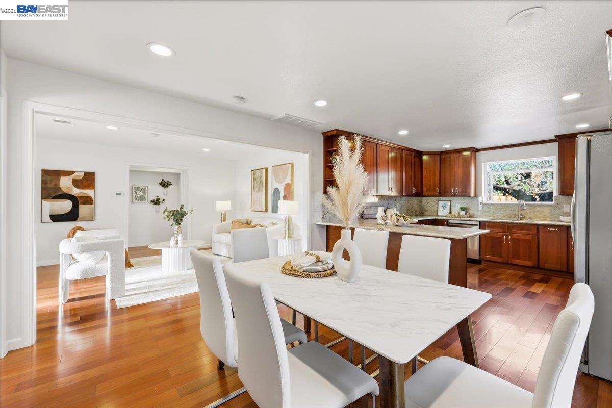 Detail Gallery Image 13 of 37 For 1565 Mendoza Ct, Pleasanton,  CA 94566 - 4 Beds | 3 Baths