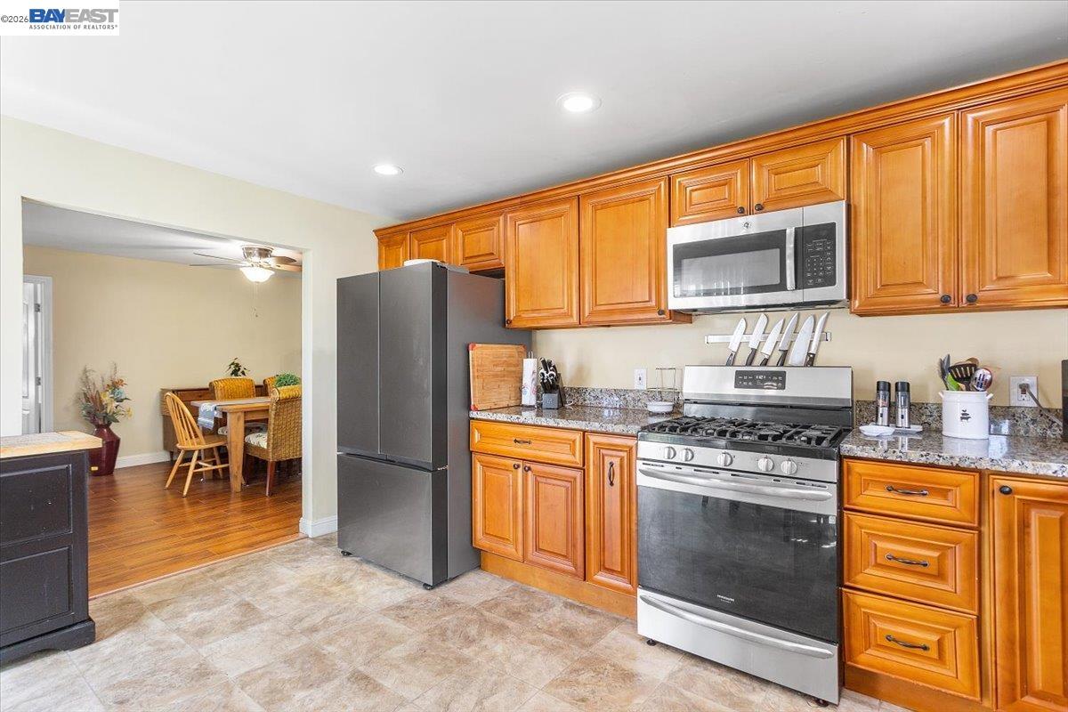 Detail Gallery Image 12 of 29 For 1002 Stanton Avenue, San Pablo,  CA 94806-2016 - 3 Beds | 2 Baths