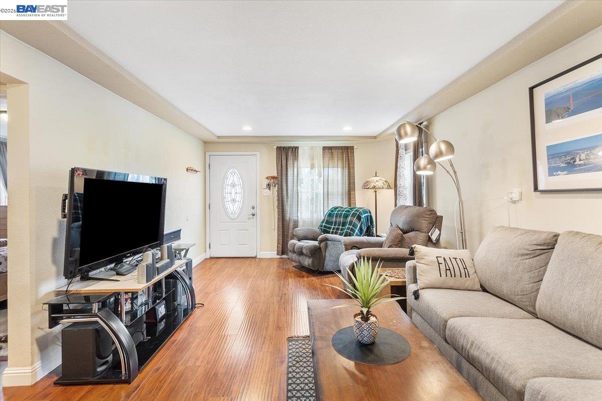 Detail Gallery Image 5 of 29 For 1002 Stanton Avenue, San Pablo,  CA 94806-2016 - 3 Beds | 2 Baths