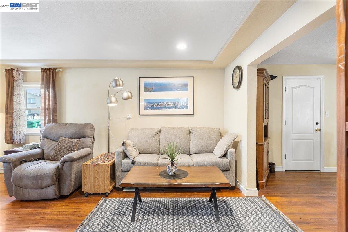 Detail Gallery Image 6 of 29 For 1002 Stanton Avenue, San Pablo,  CA 94806-2016 - 3 Beds | 2 Baths