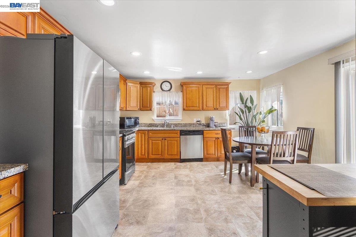 Detail Gallery Image 10 of 29 For 1002 Stanton Avenue, San Pablo,  CA 94806-2016 - 3 Beds | 2 Baths