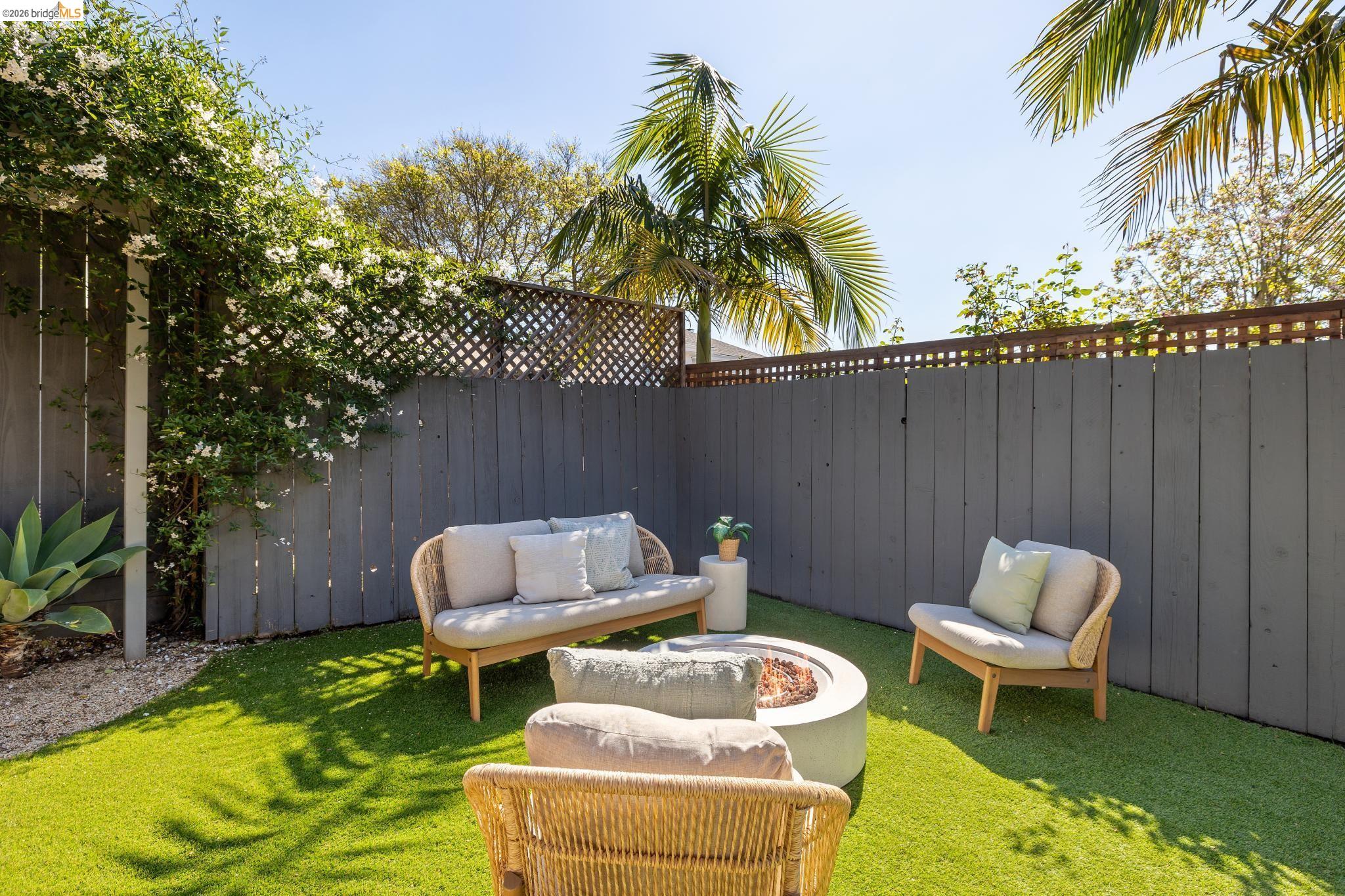 Detail Gallery Image 49 of 59 For 4610 San Sebastian Avenue, Oakland,  CA 94602 - 2 Beds | 1 Baths