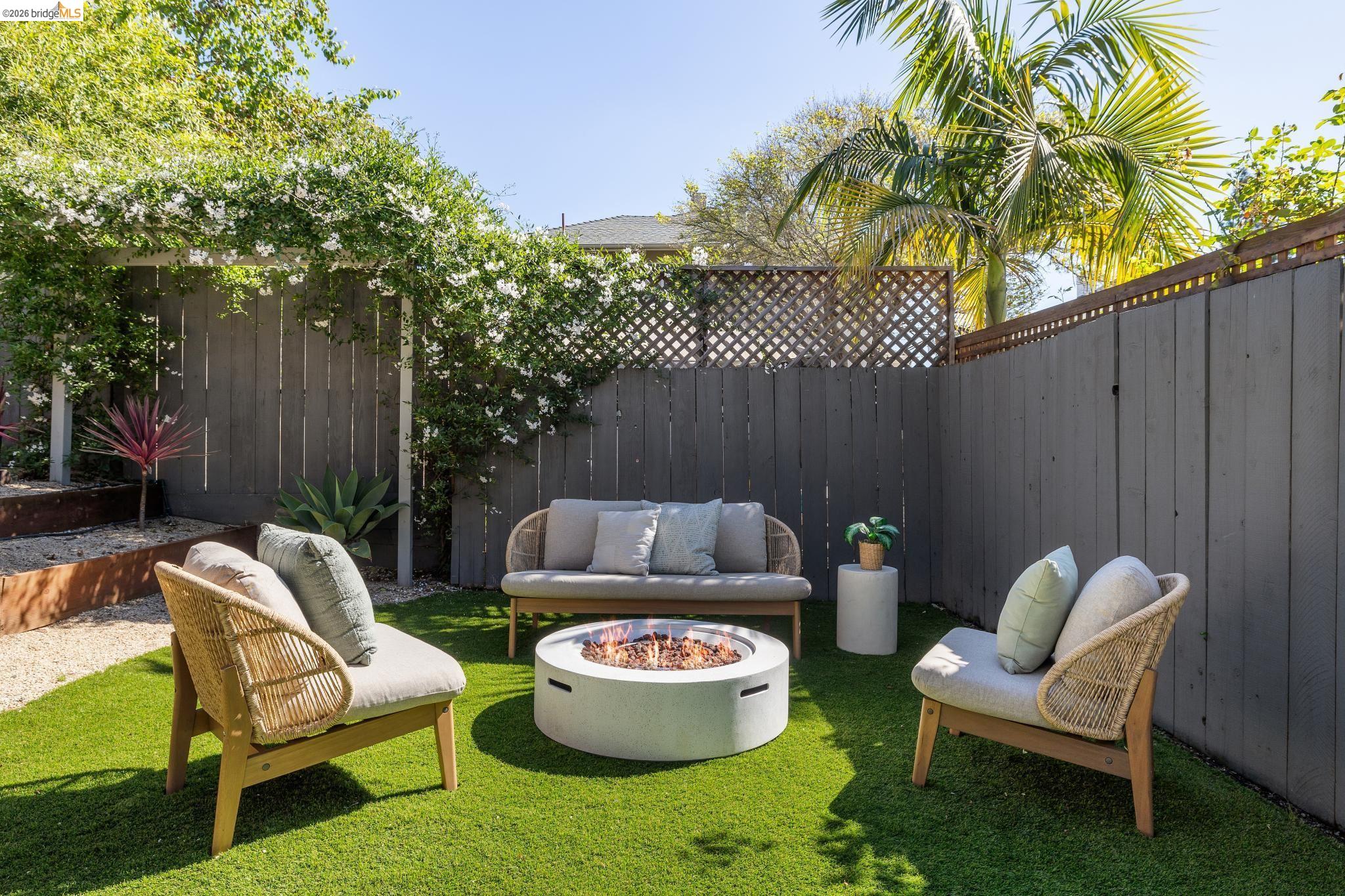 Detail Gallery Image 50 of 59 For 4610 San Sebastian Avenue, Oakland,  CA 94602 - 2 Beds | 1 Baths