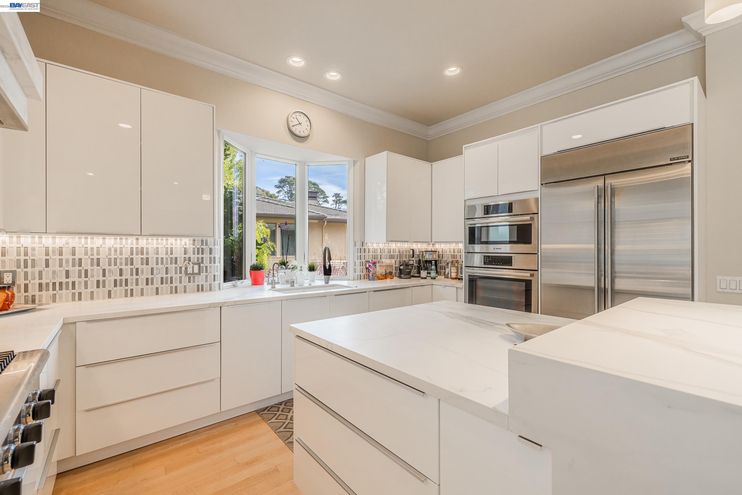 Detail Gallery Image 11 of 51 For 51 Seminary Cove Dr, Mill Valley,  CA 94941 - 3 Beds | 3/1 Baths