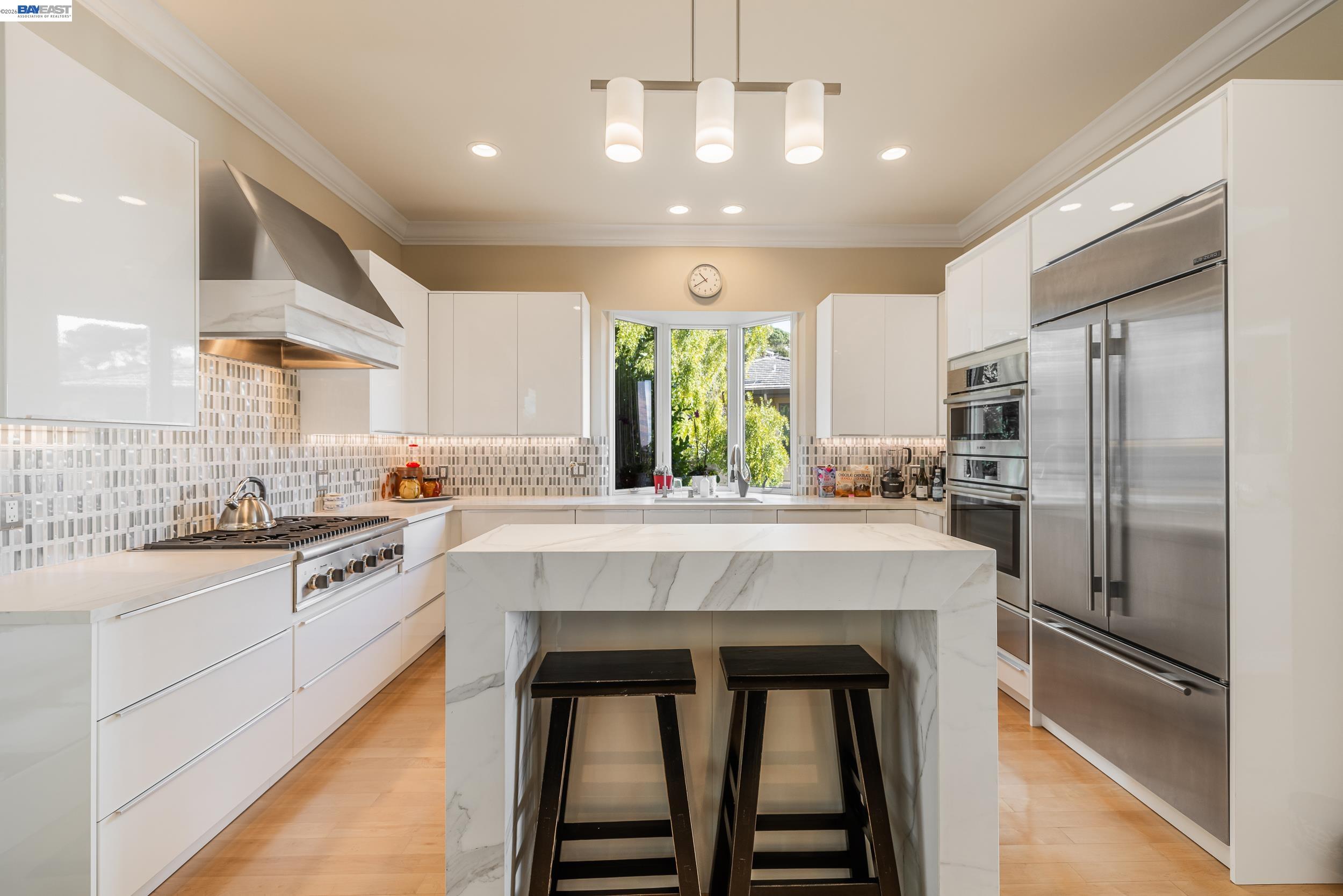 Detail Gallery Image 13 of 51 For 51 Seminary Cove Dr, Mill Valley,  CA 94941 - 3 Beds | 3/1 Baths