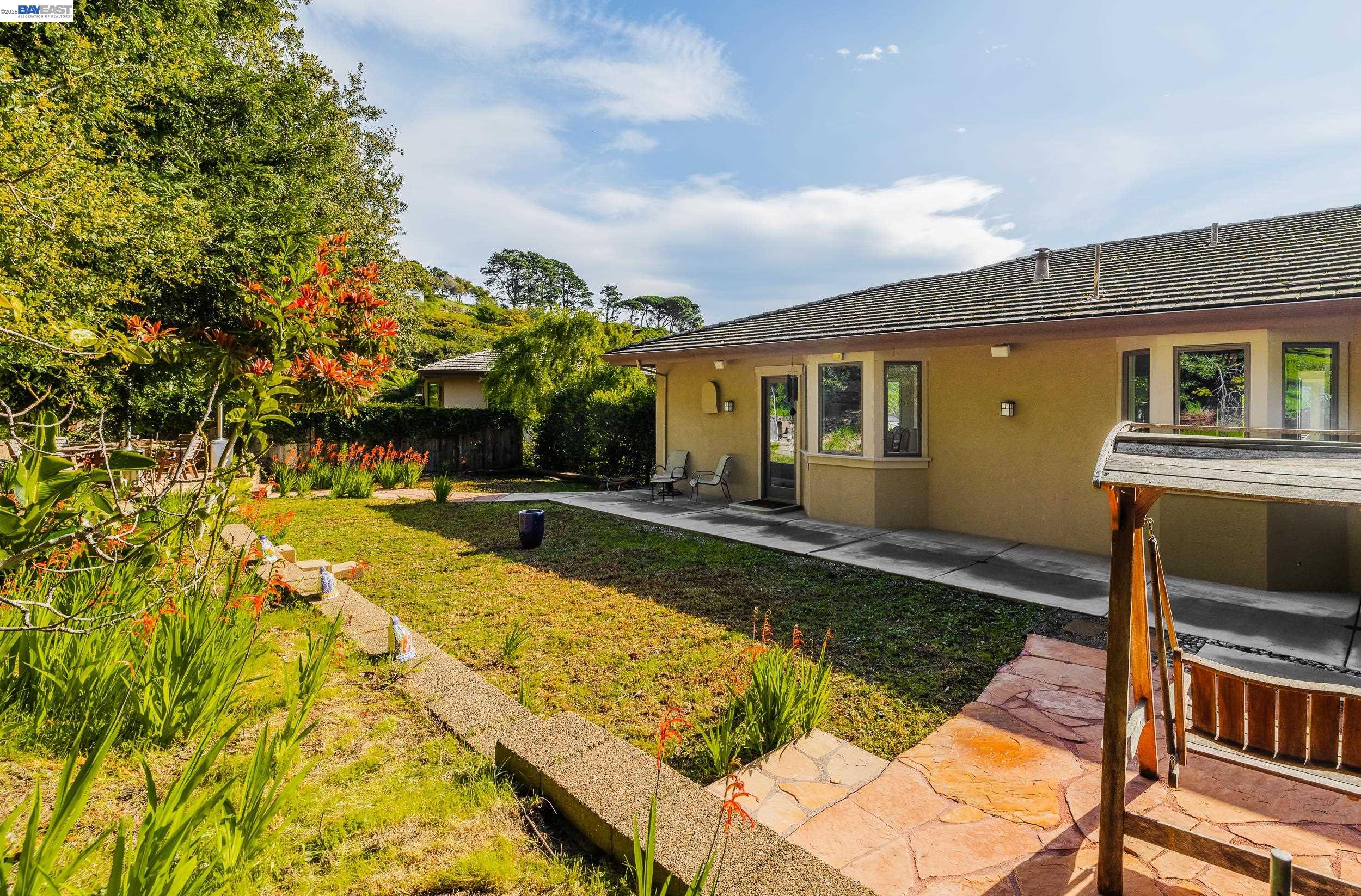 Detail Gallery Image 37 of 51 For 51 Seminary Cove Dr, Mill Valley,  CA 94941 - 3 Beds | 3/1 Baths