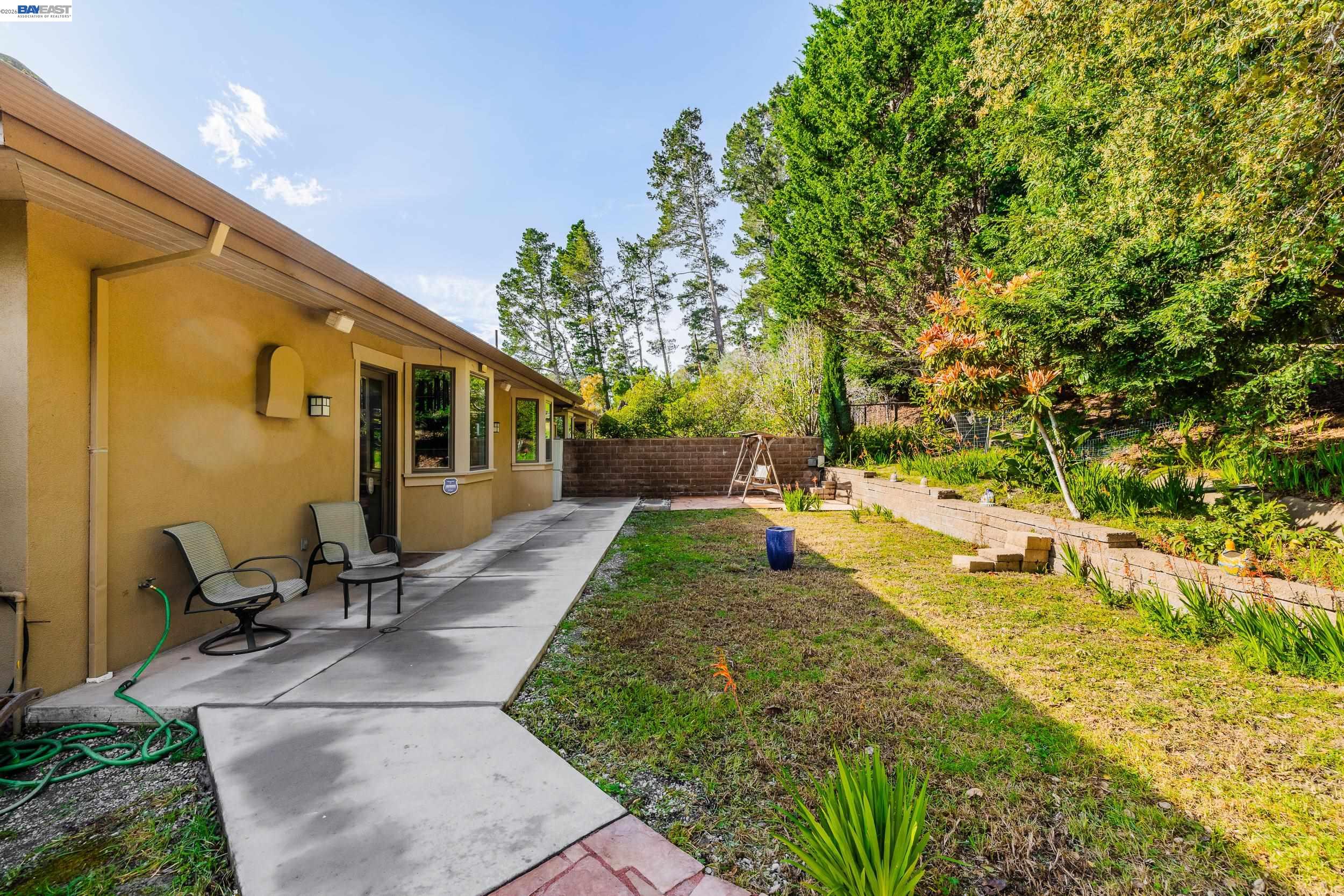 Detail Gallery Image 38 of 51 For 51 Seminary Cove Dr, Mill Valley,  CA 94941 - 3 Beds | 3/1 Baths