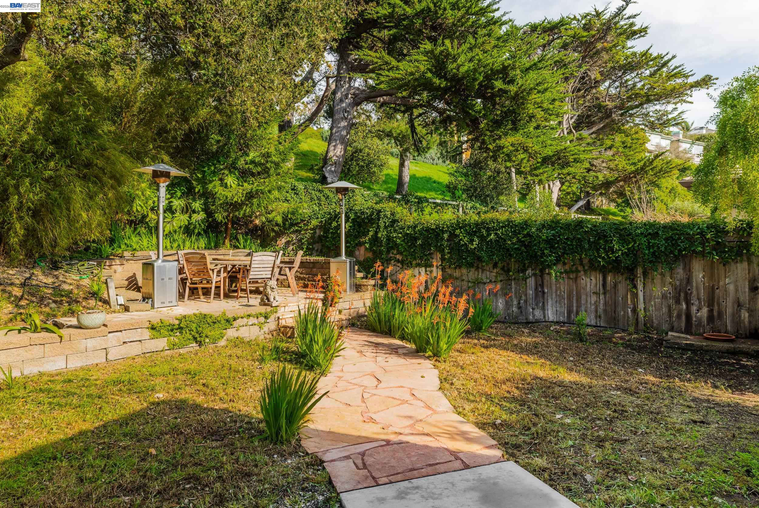 Detail Gallery Image 39 of 51 For 51 Seminary Cove Dr, Mill Valley,  CA 94941 - 3 Beds | 3/1 Baths