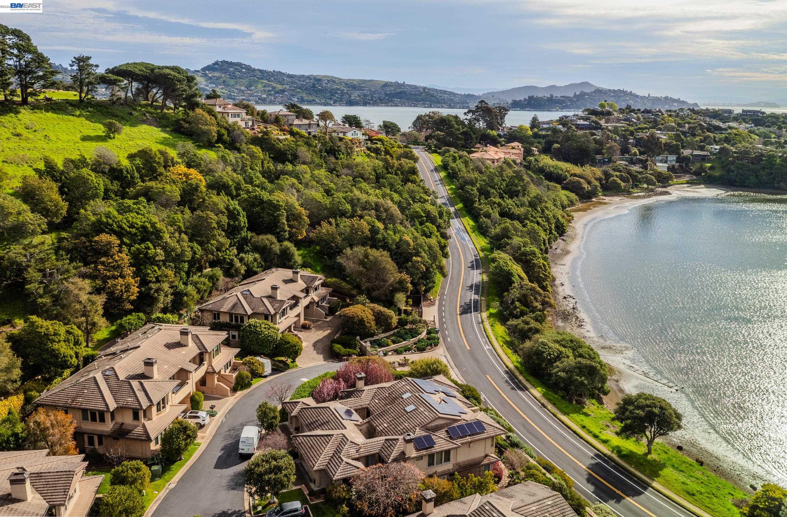 Detail Gallery Image 49 of 51 For 51 Seminary Cove Dr, Mill Valley,  CA 94941 - 3 Beds | 3/1 Baths