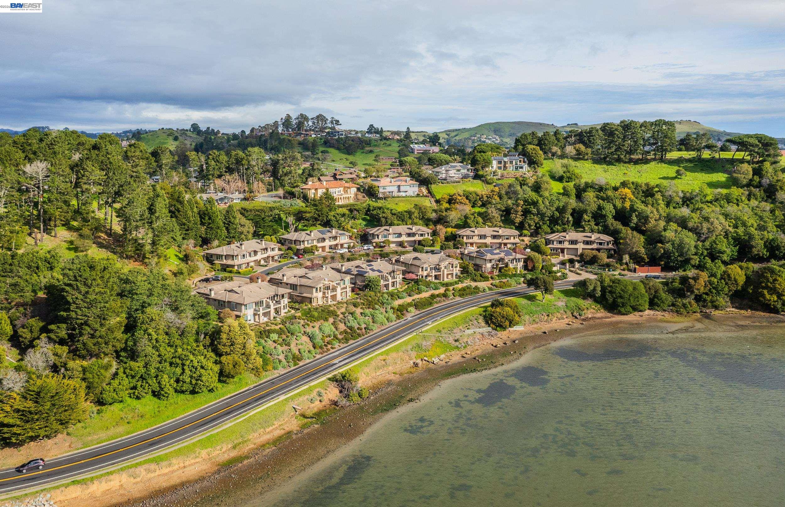 Detail Gallery Image 50 of 51 For 51 Seminary Cove Dr, Mill Valley,  CA 94941 - 3 Beds | 3/1 Baths