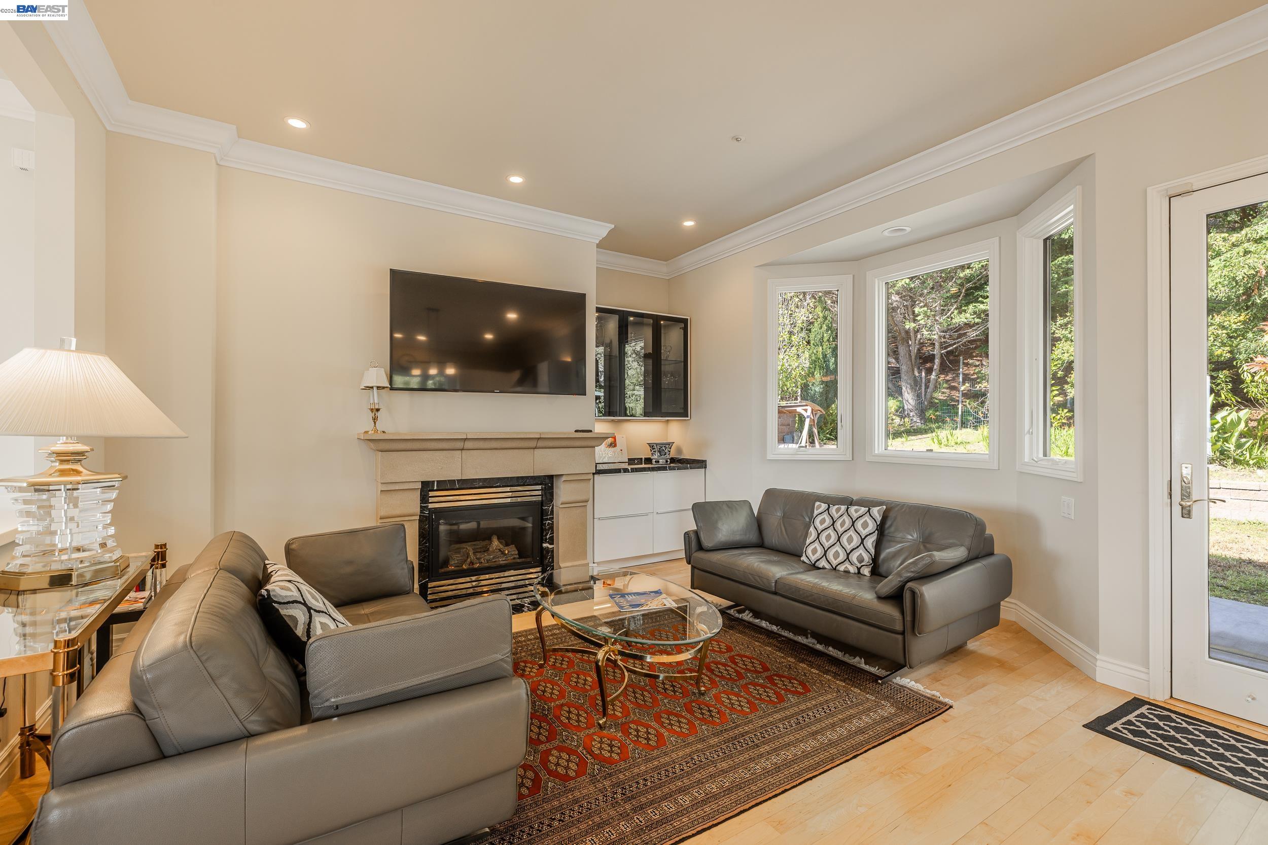 Detail Gallery Image 6 of 51 For 51 Seminary Cove Dr, Mill Valley,  CA 94941 - 3 Beds | 3/1 Baths